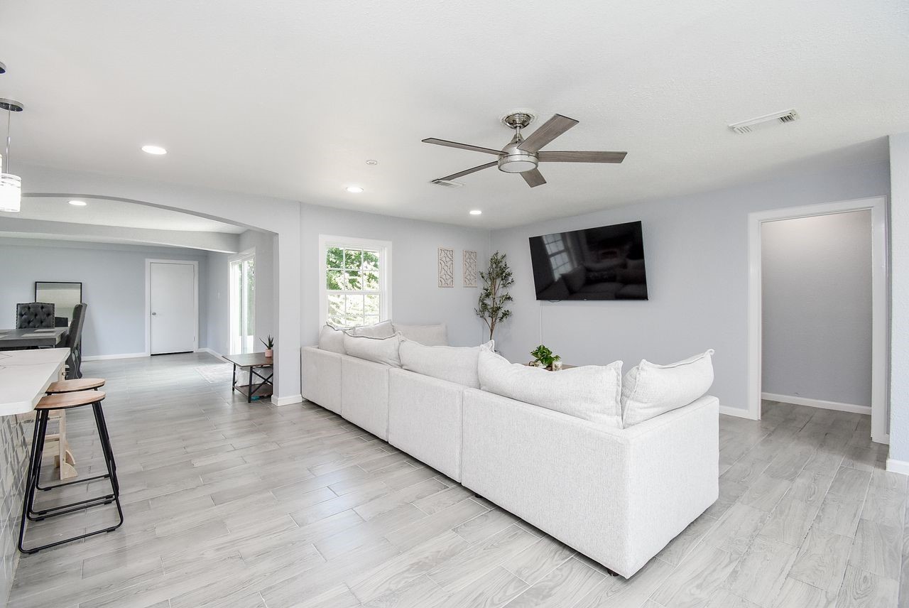 1119 Regal Street Property Photo 2