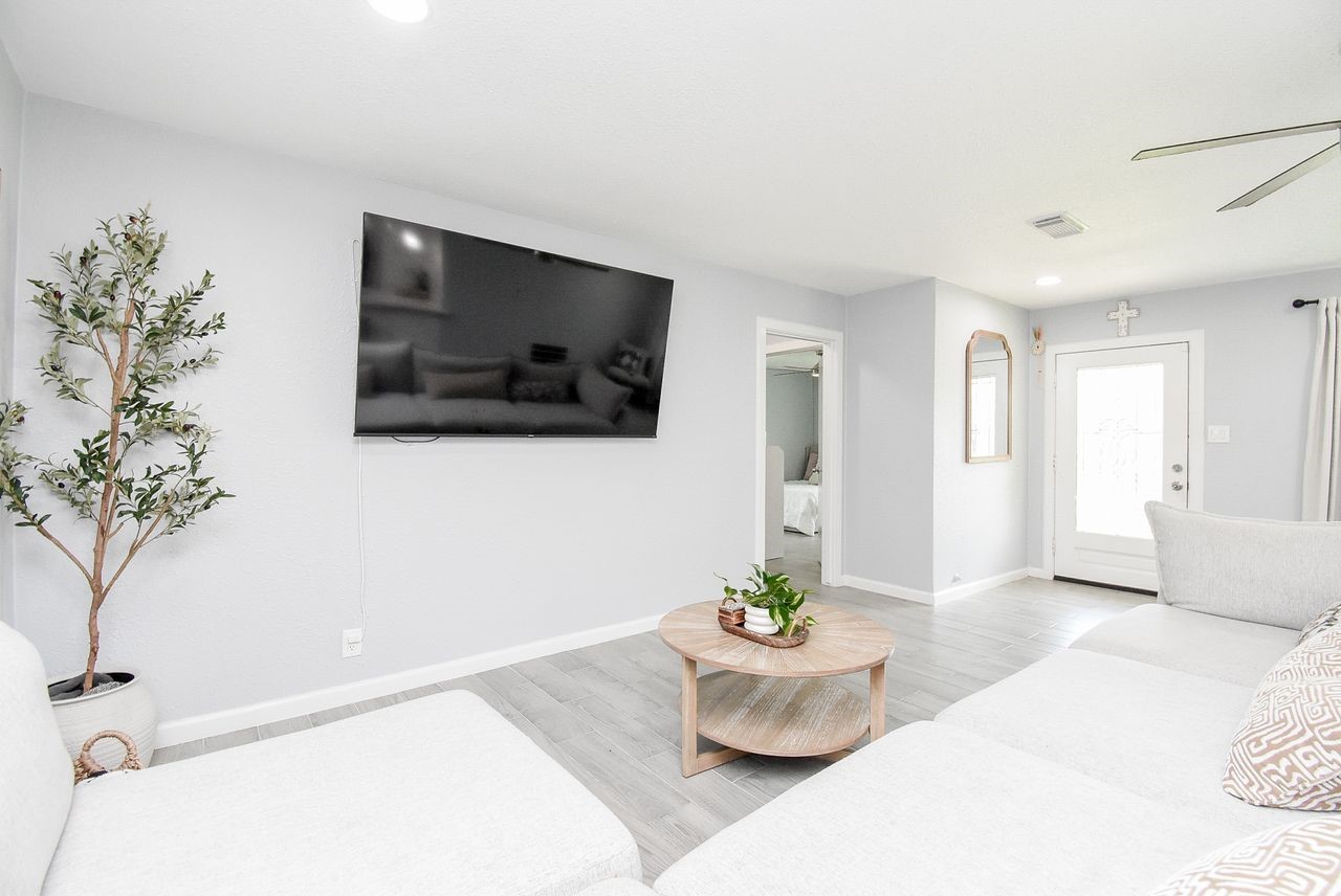 1119 Regal Street Property Photo 4