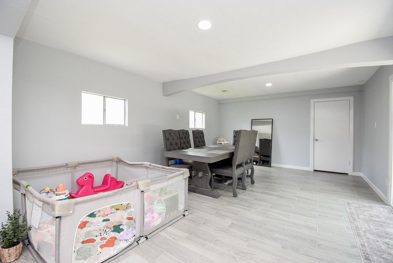1119 Regal Street Property Photo 11