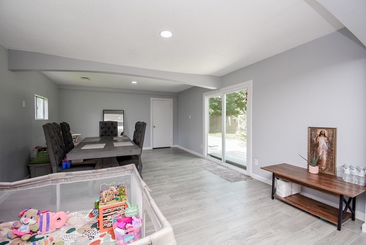 1119 Regal Street Property Photo 14
