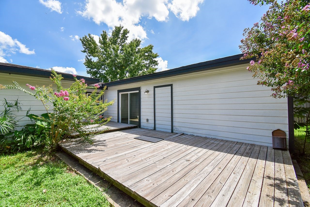 1119 Regal Street Property Photo 26