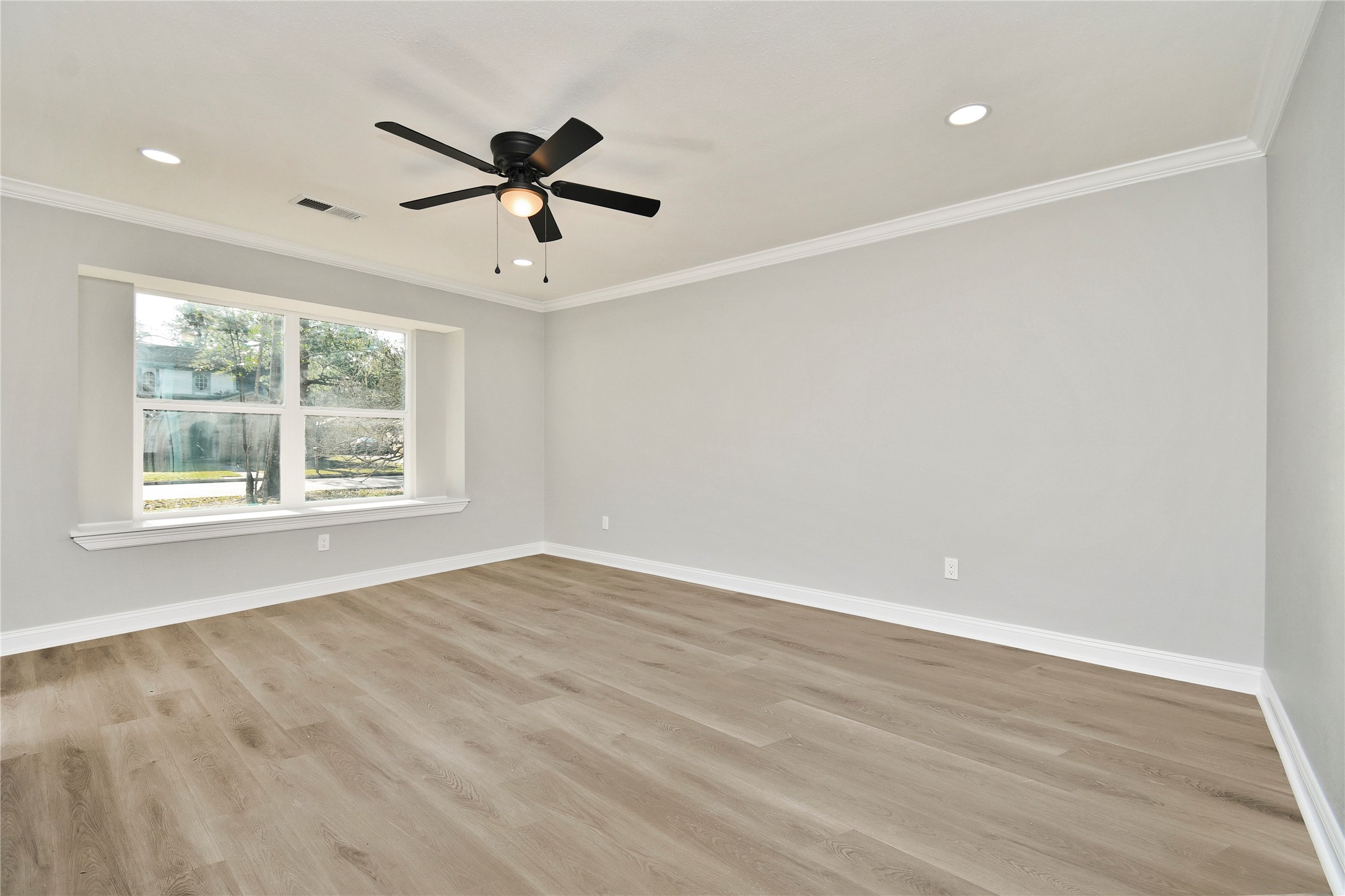 2035 Round Spring Drive Property Photo 7