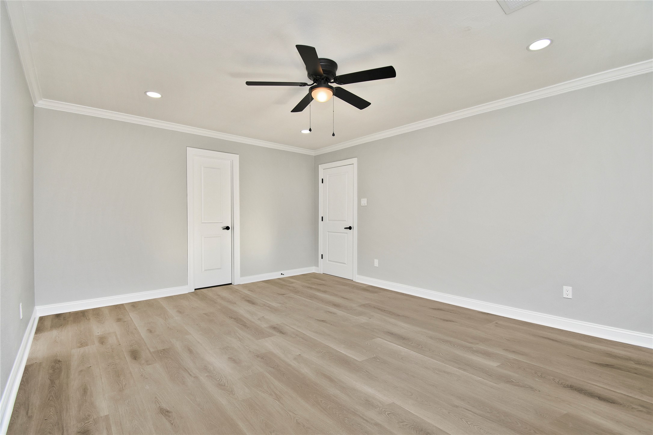 2035 Round Spring Drive Property Photo 8
