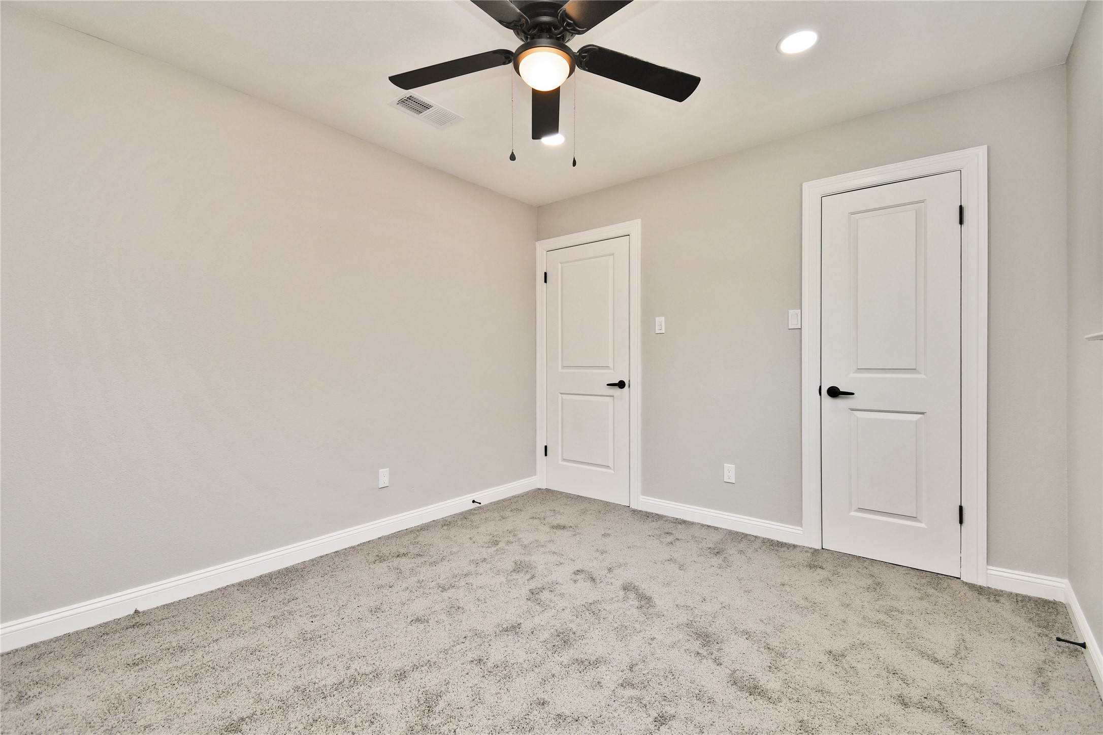 2035 Round Spring Drive Property Photo 10