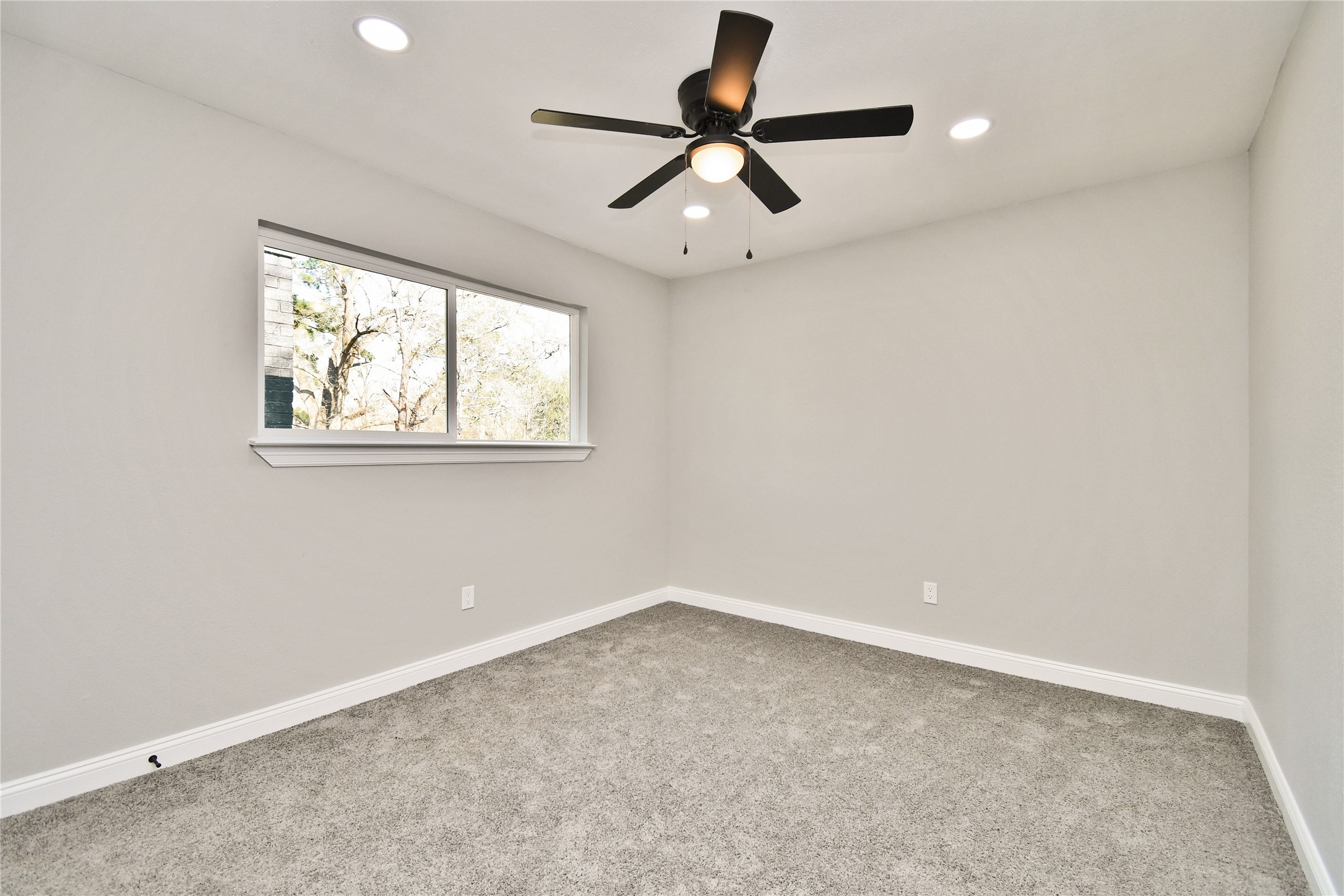 2035 Round Spring Drive Property Photo 11