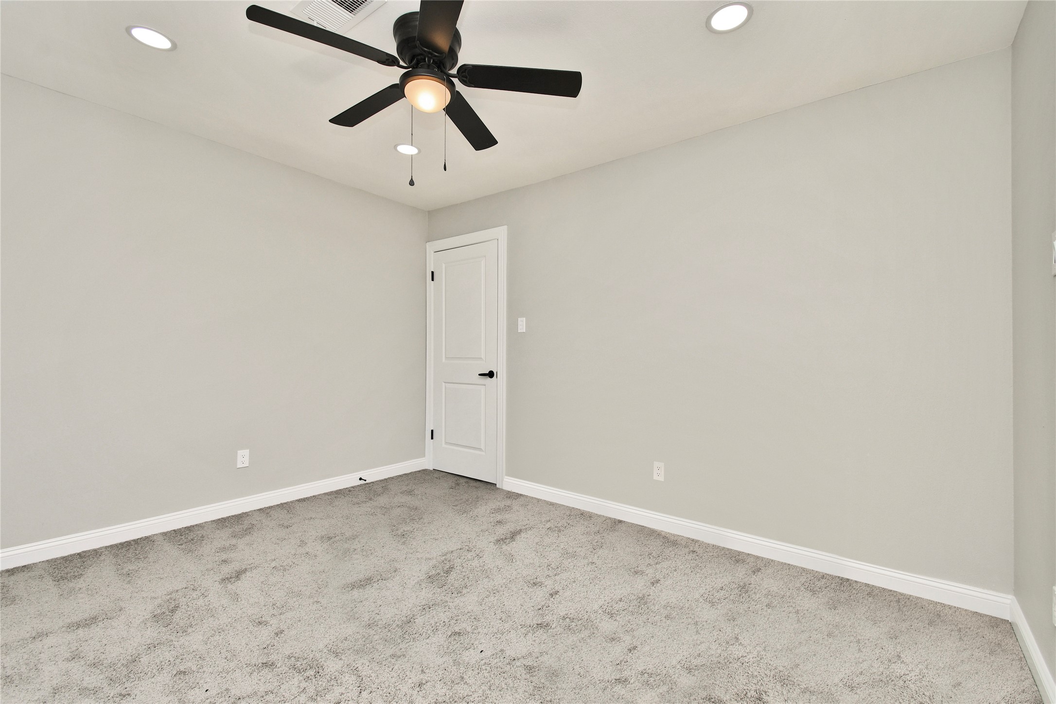 2035 Round Spring Drive Property Photo 12
