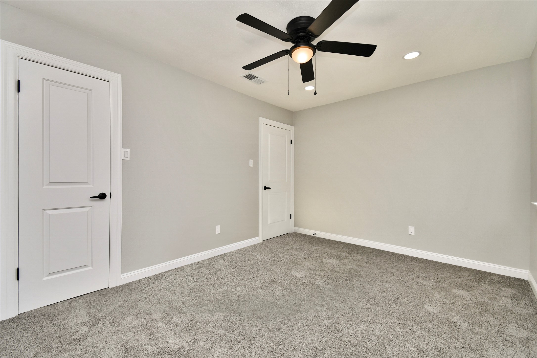 2035 Round Spring Drive Property Photo 16