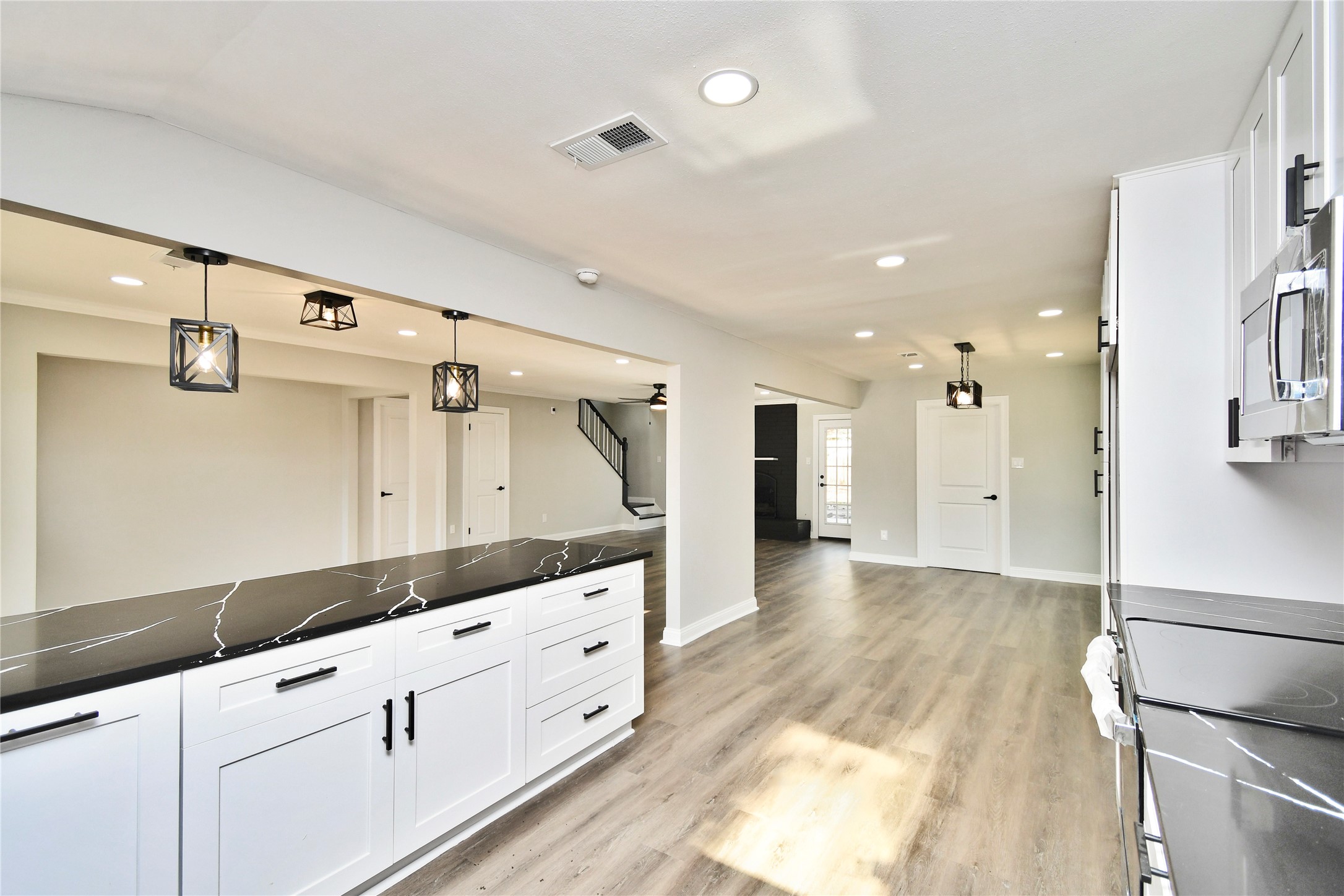 2035 Round Spring Drive Property Photo 18