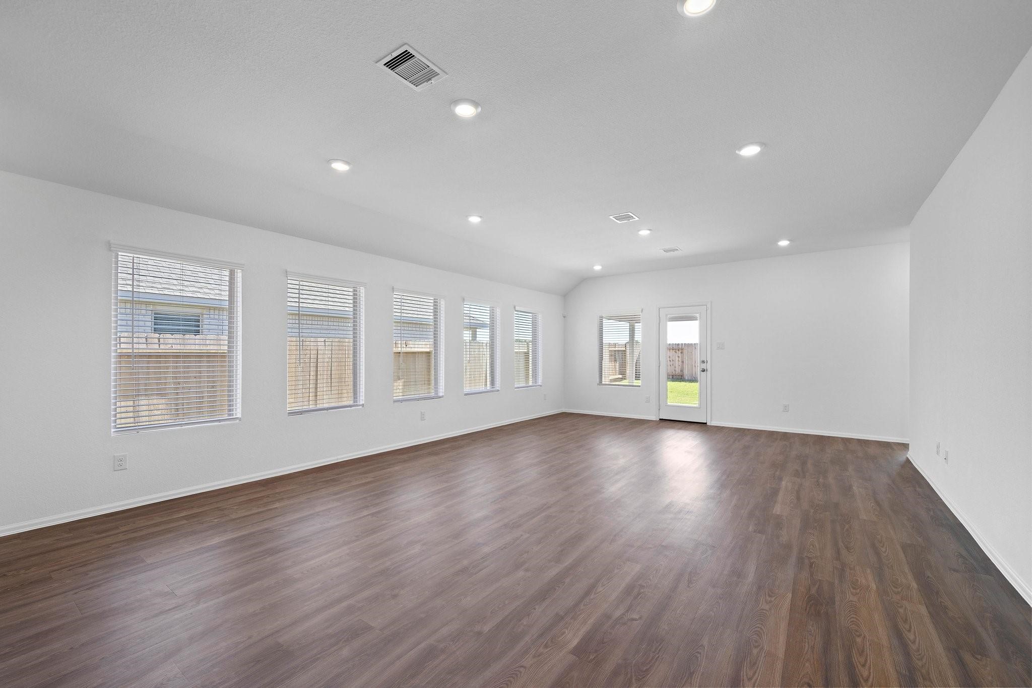 5010 Lavaridge Drive Property Photo 8