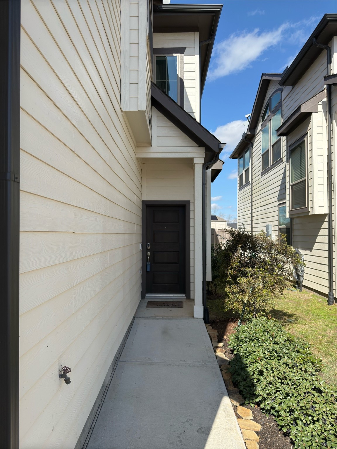 1555 Rustling Creek Drive Property Photo 3