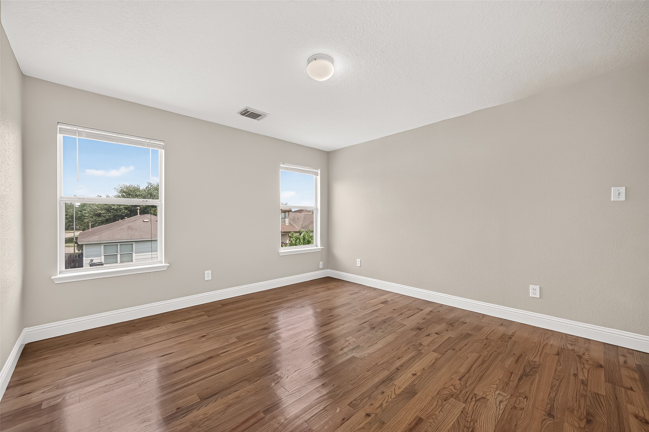 3519 Fuller Bluff Drive Property Photo 6