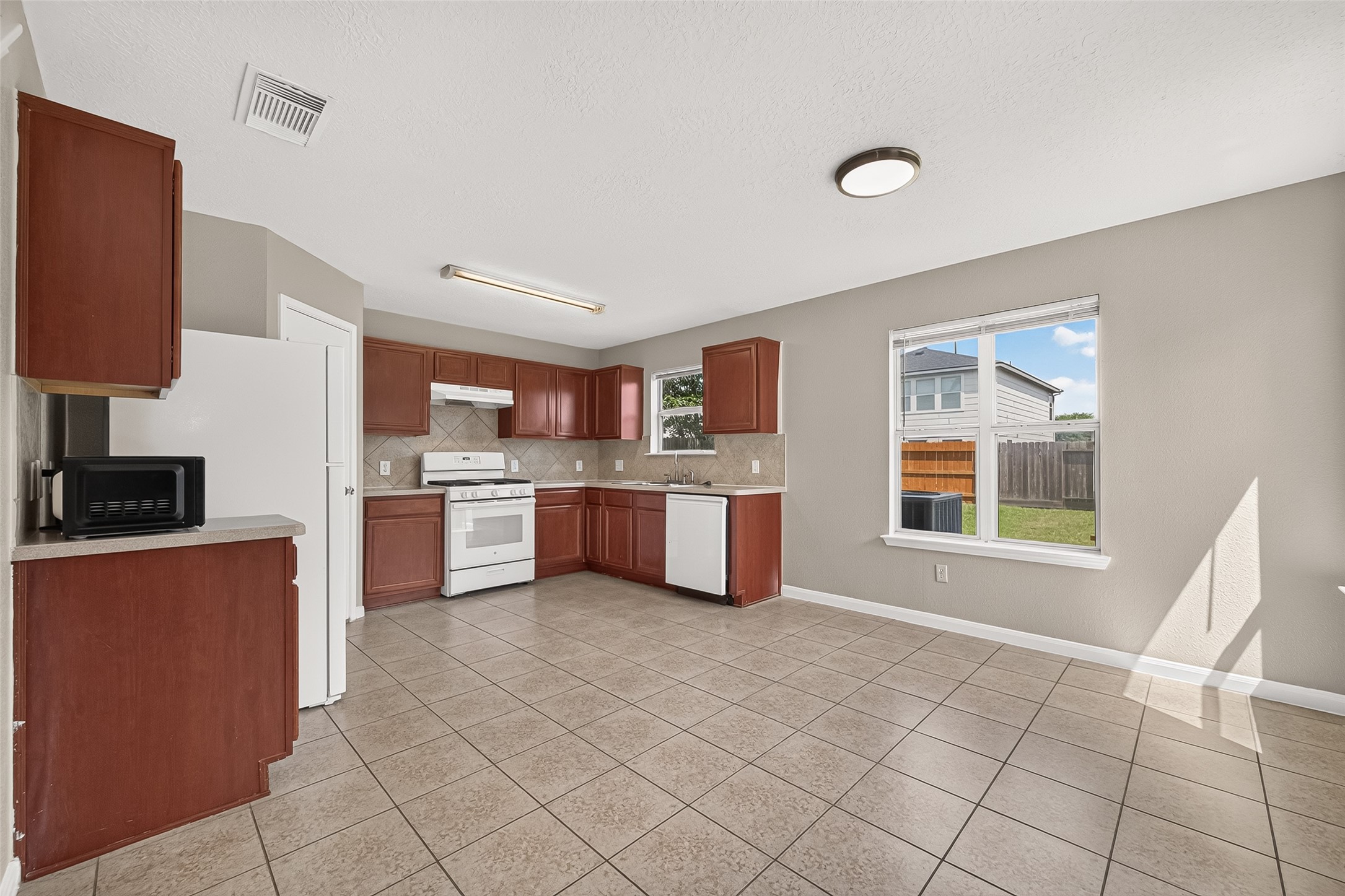3519 Fuller Bluff Drive Property Photo 10