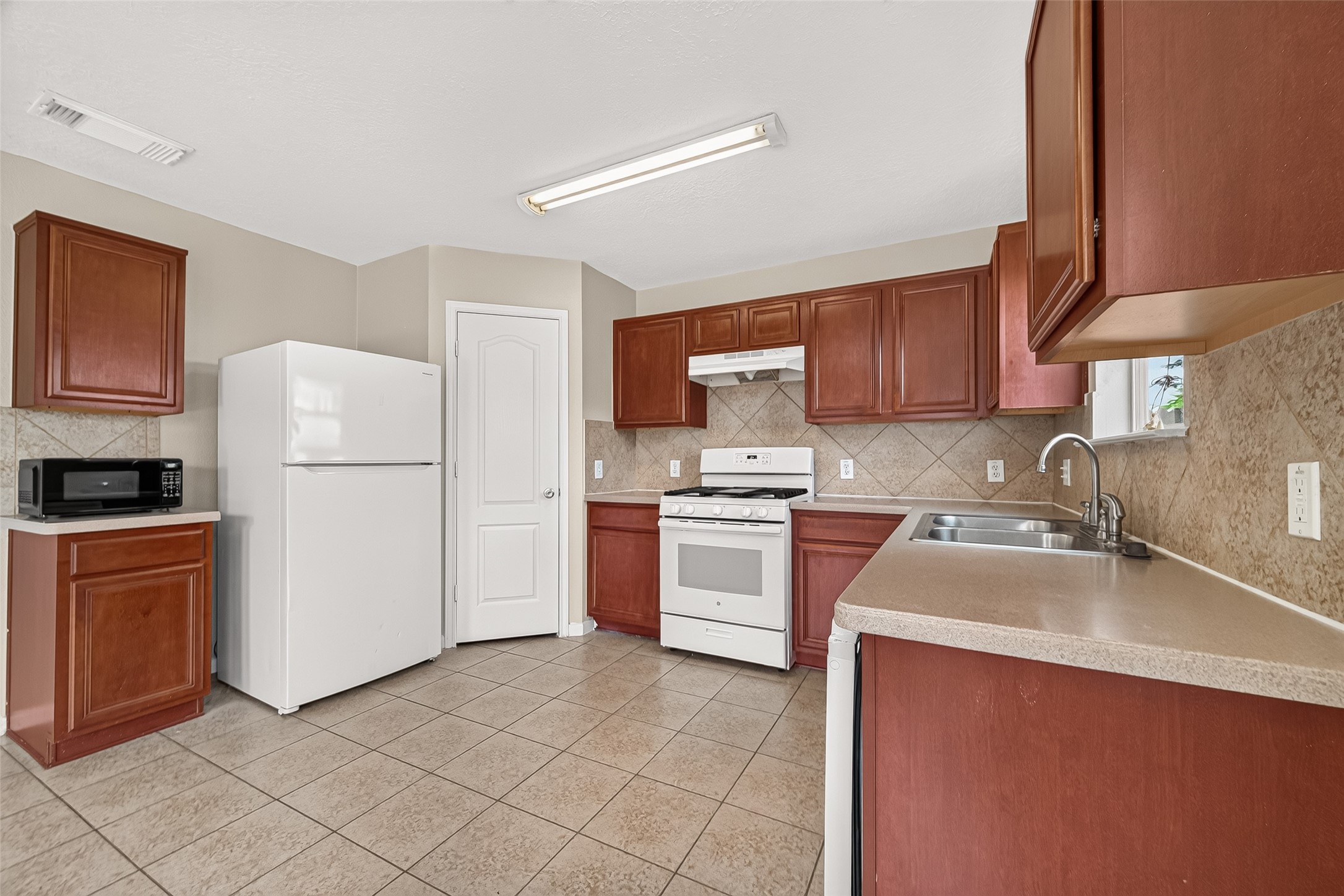 3519 Fuller Bluff Drive Property Photo 13