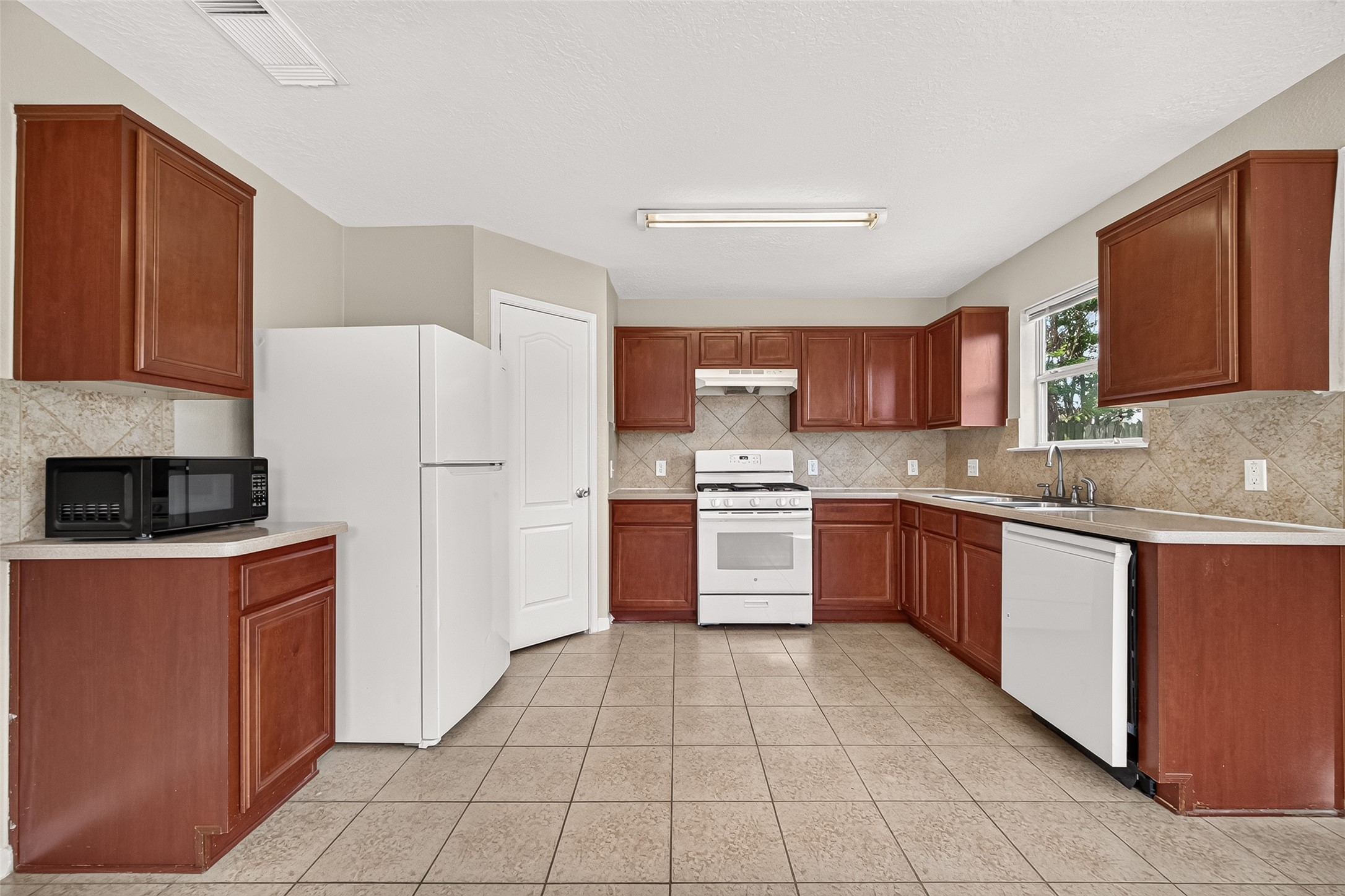 3519 Fuller Bluff Drive Property Photo 14