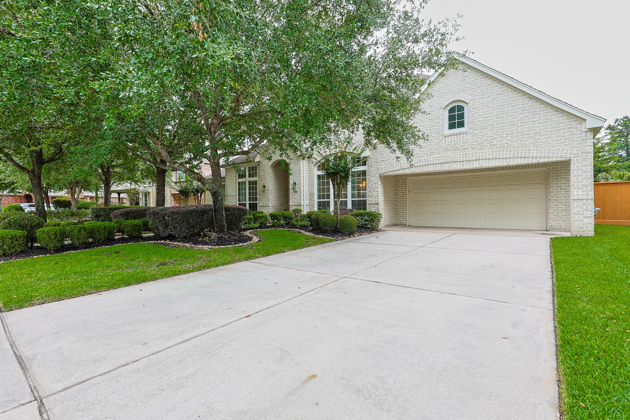 2318 Spring Lake Park Lane Property Photo 3