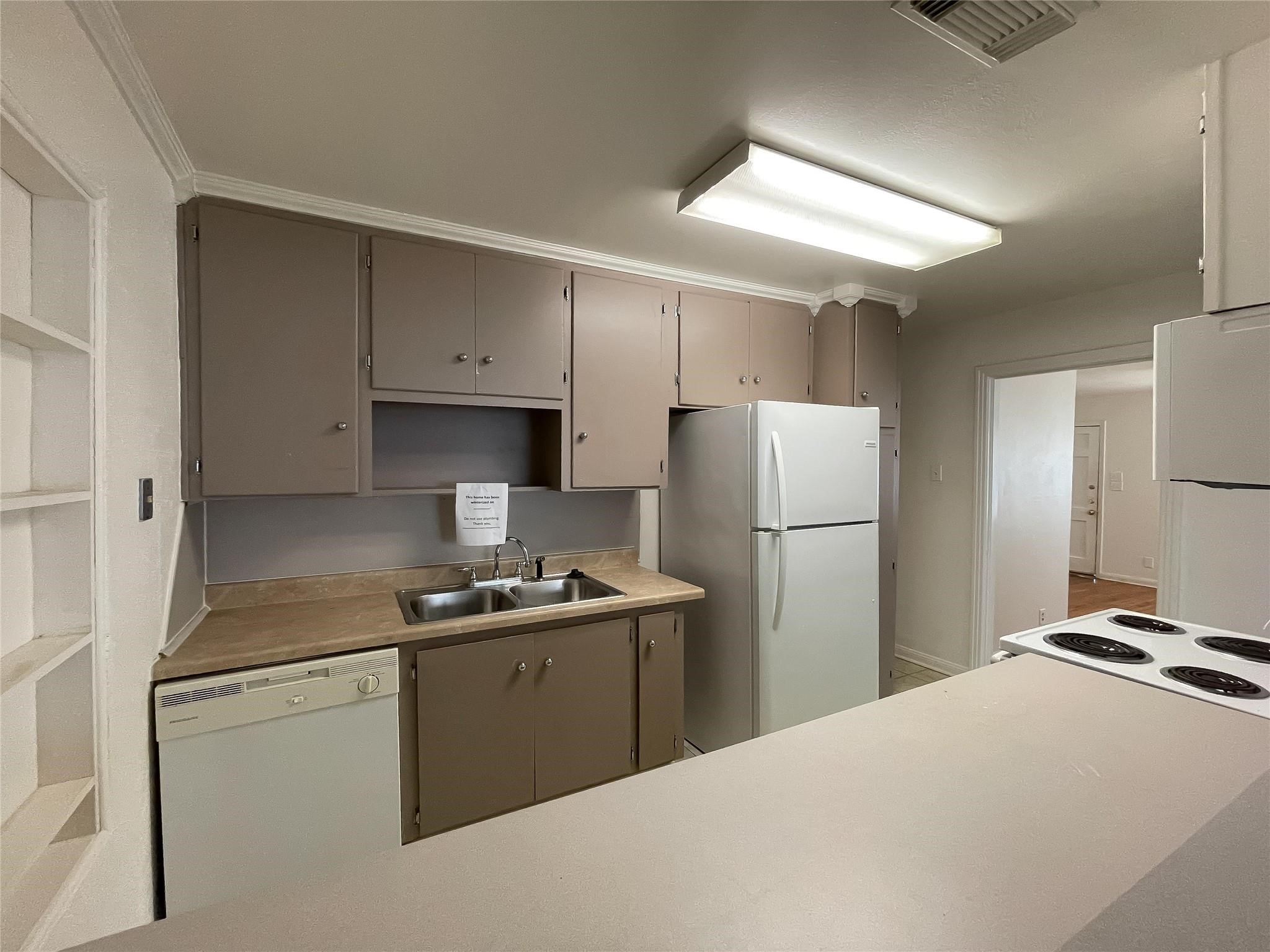 1241 Chevy Chase Drive Property Photo 15