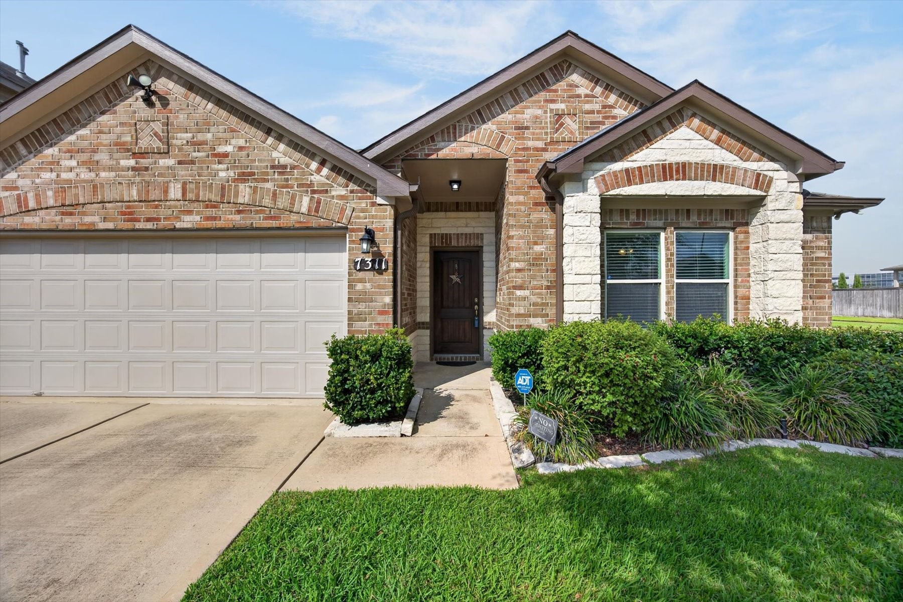7311 Cypress Pin Oak Drive Property Photo 2