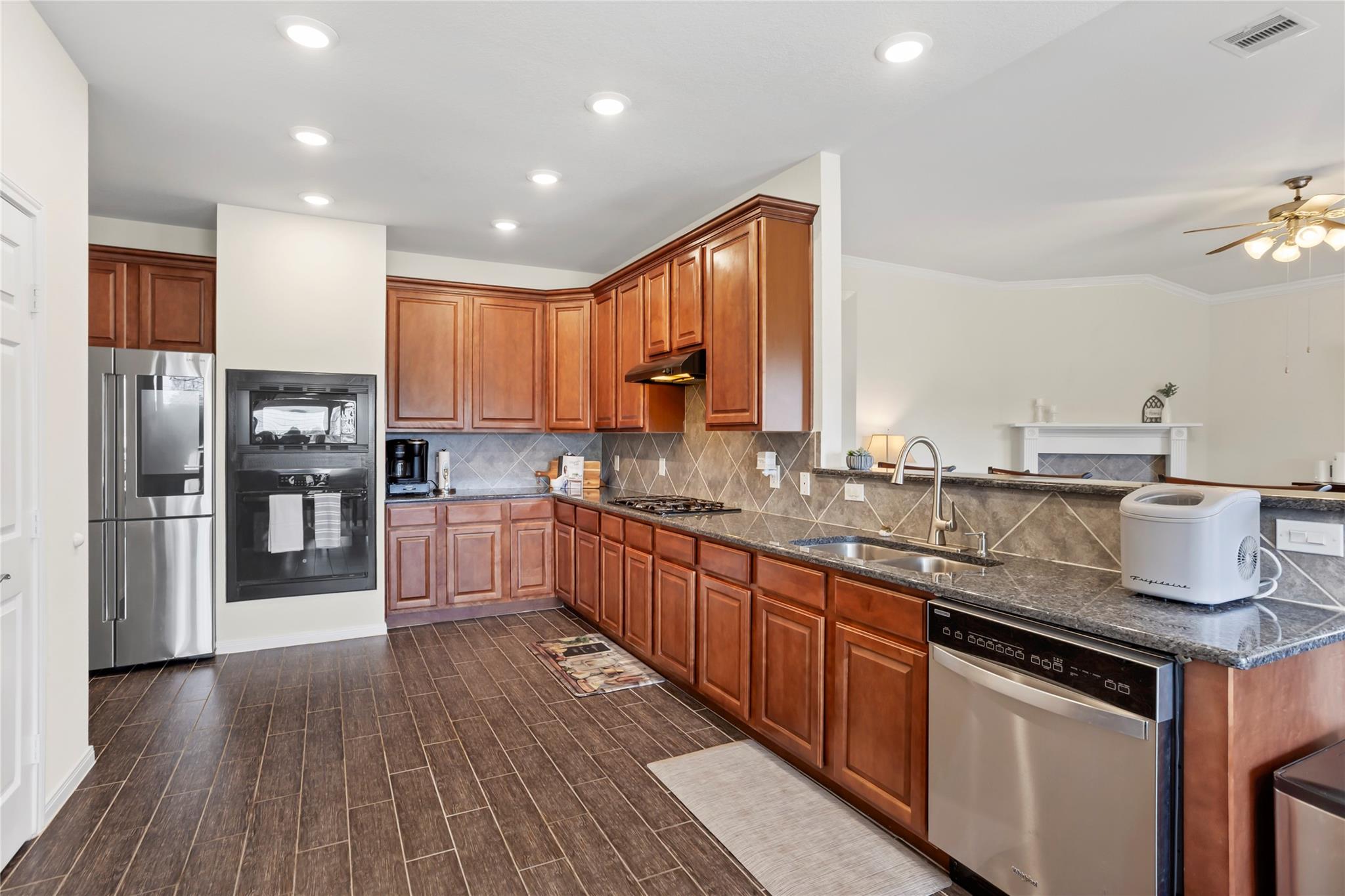 1995 Brentwood Drive, Alvin Tx 77511 Property Photo 10