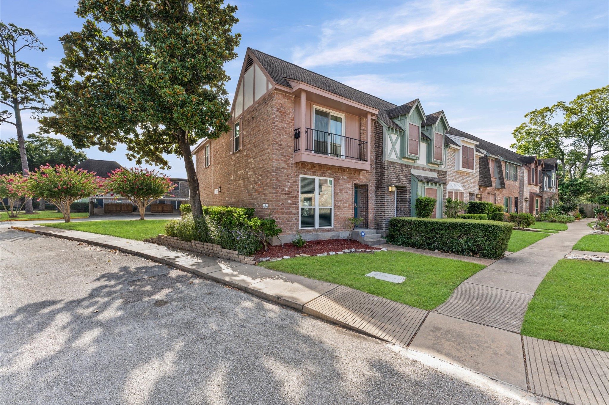 830 Threadneedle Street 240 Property Photo 1
