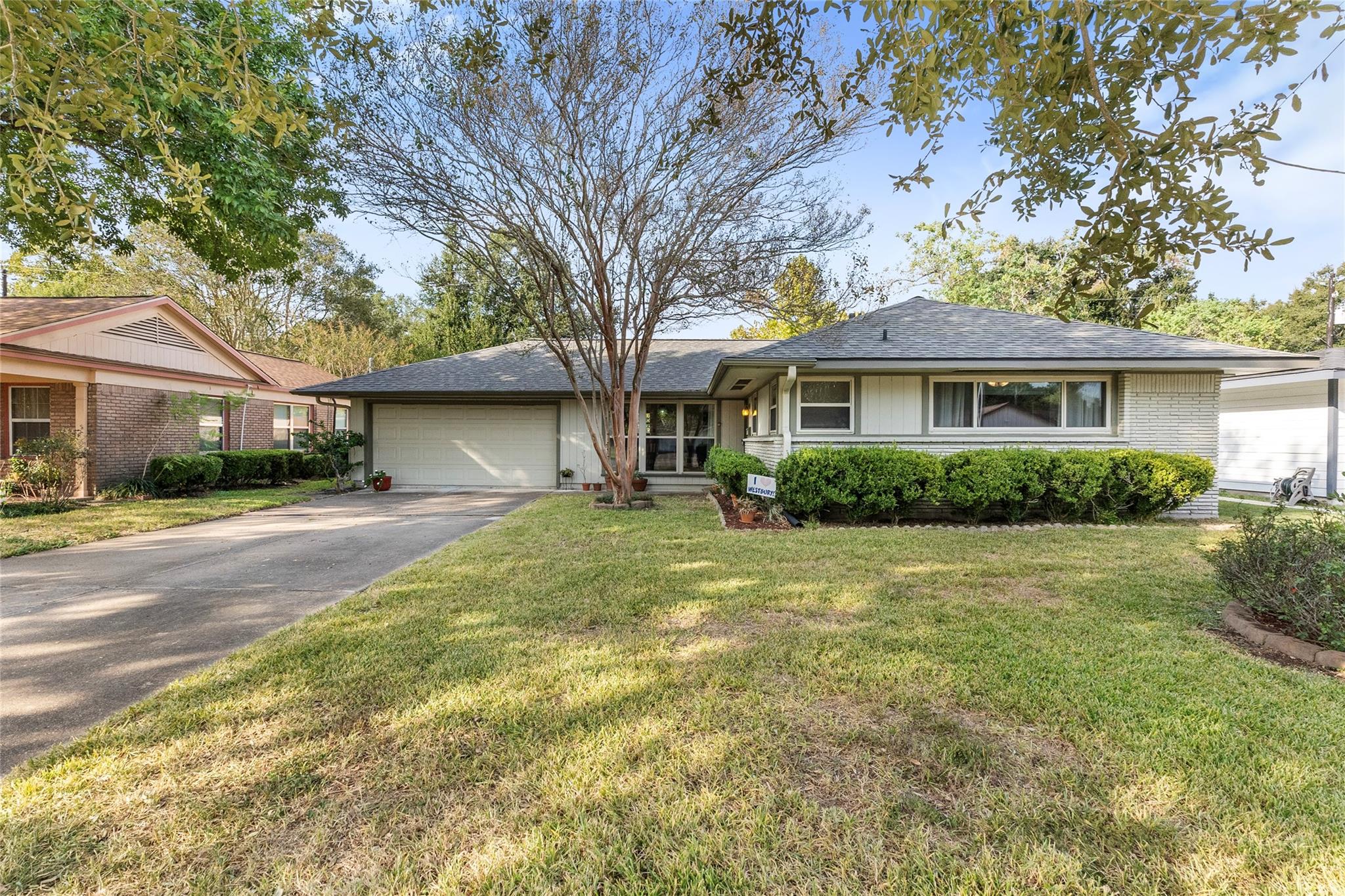 5438 Creekbend Drive, Houston TX 77096 Property Photo 1