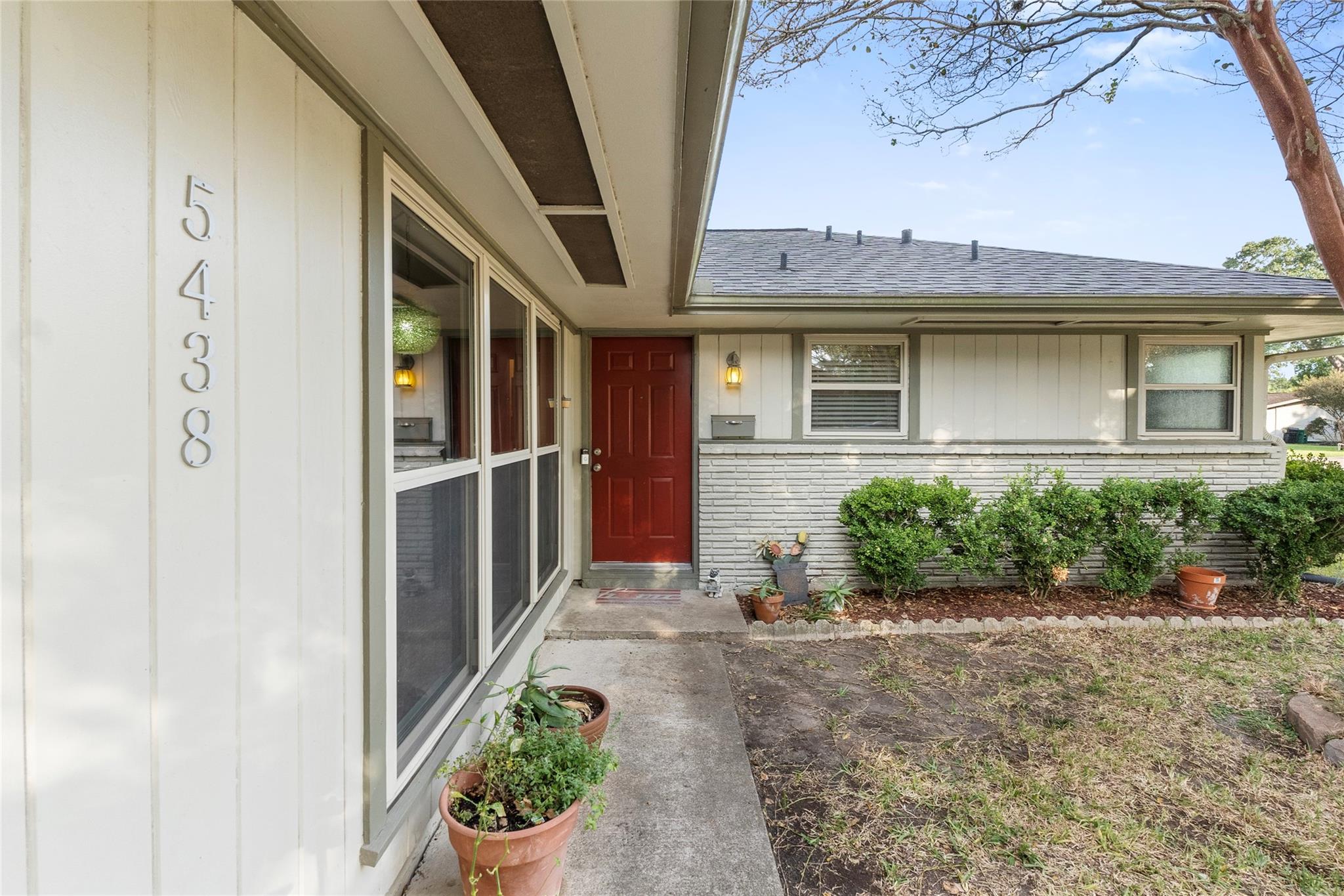 5438 Creekbend Drive, Houston Tx 77096 Property Photo 2