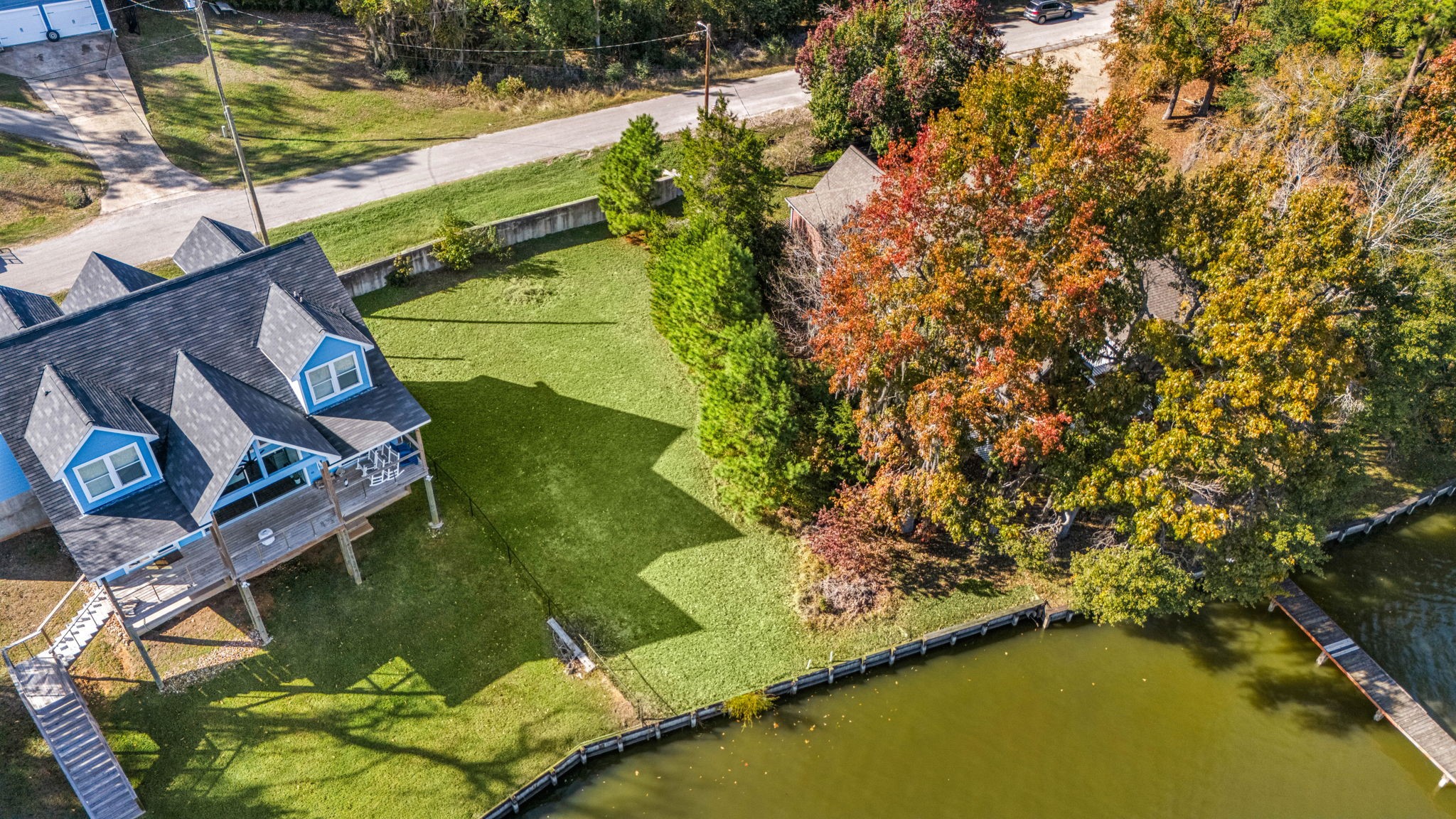 592 Lakefront Drive Property Photo 4