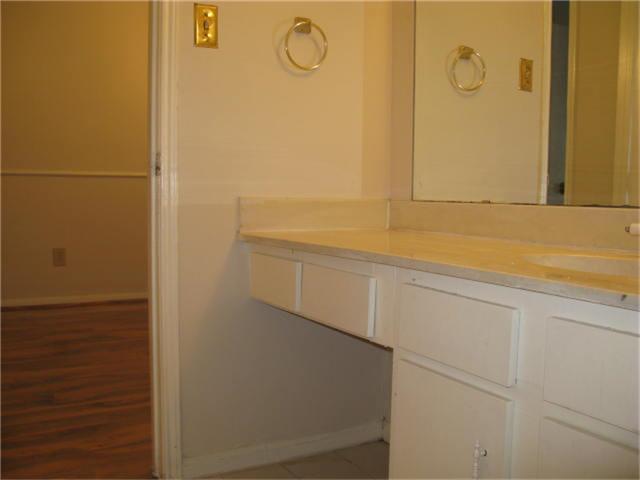 2100 Tanglewilde Street 680 Property Photo 8