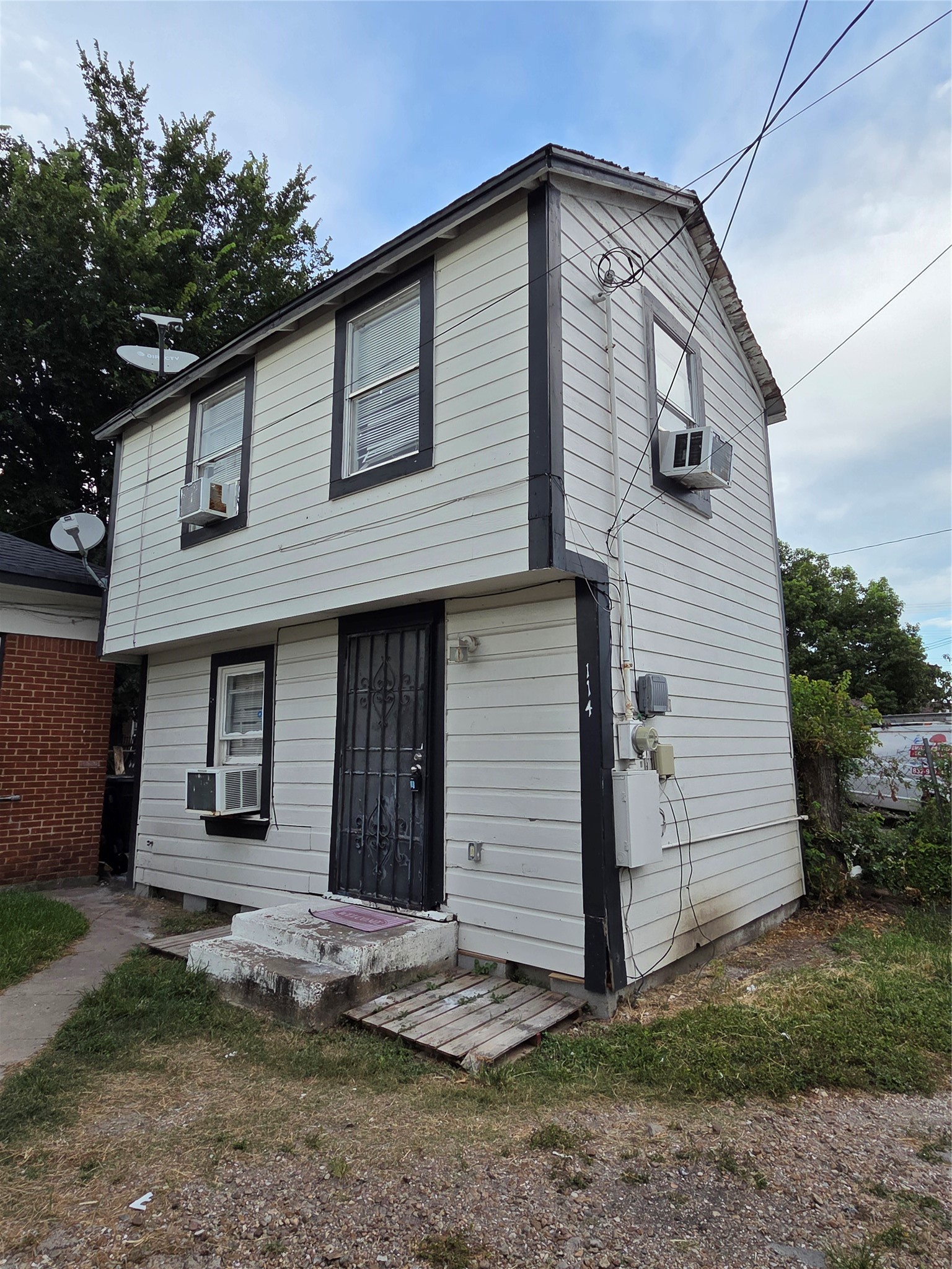 114 Canton Street 1/2 Property Photo 6