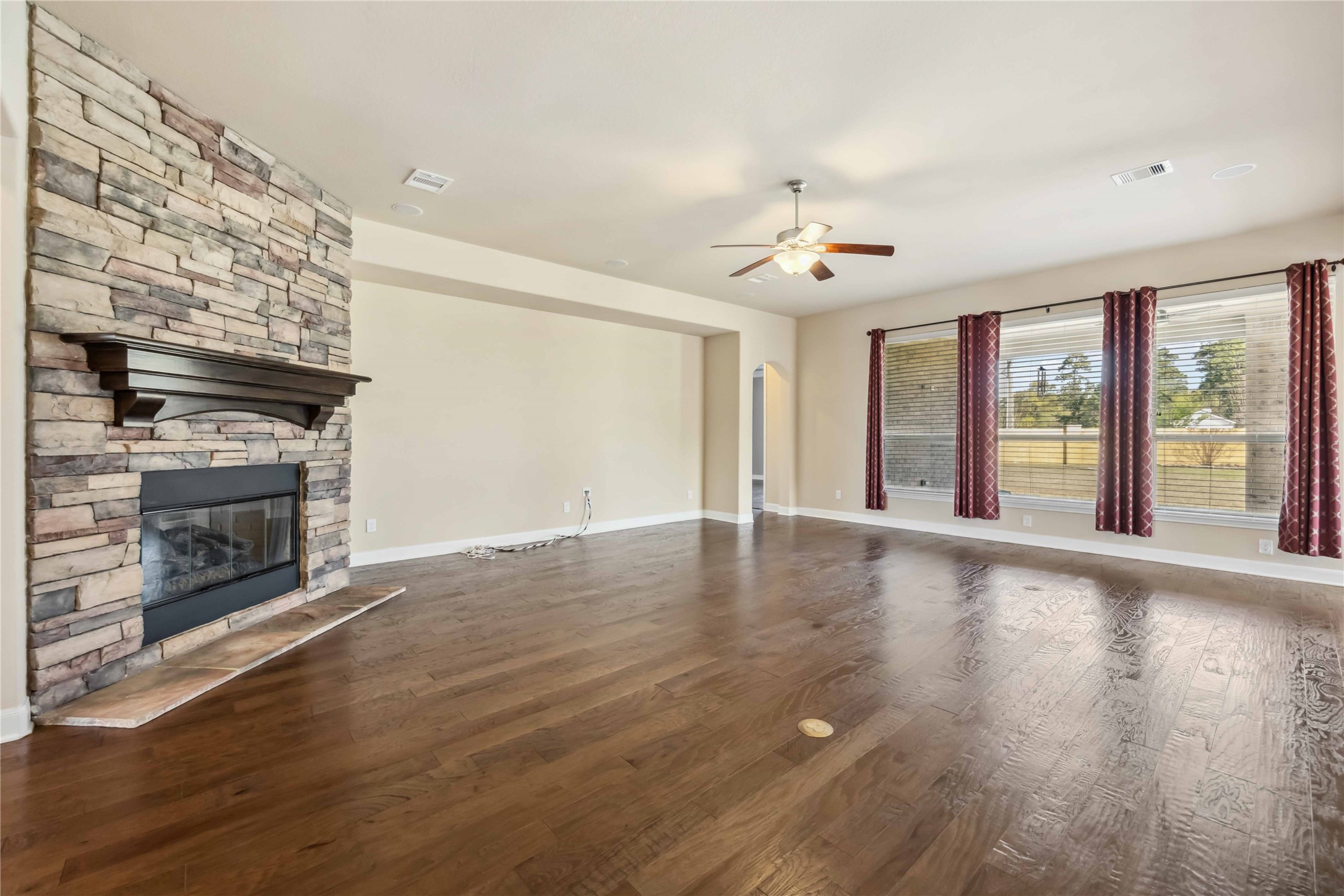 25034 Jennifer Heights Court Property Photo 8