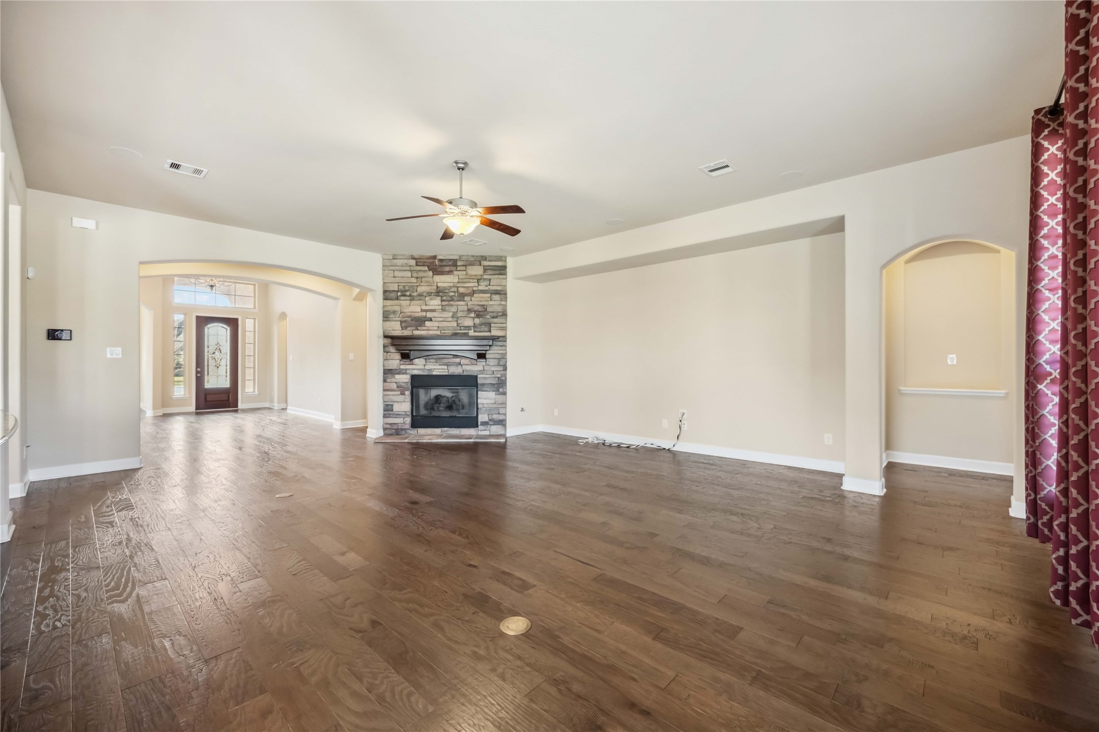 25034 Jennifer Heights Court Property Photo 9