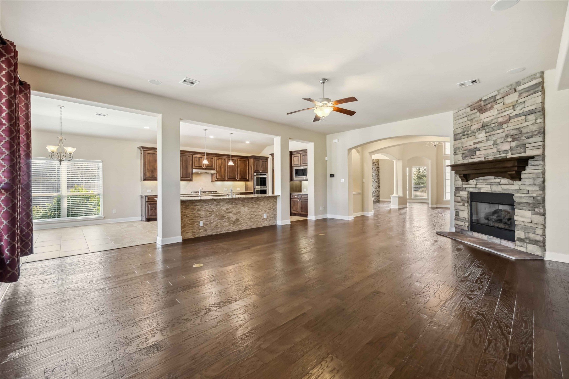 25034 Jennifer Heights Court Property Photo 11