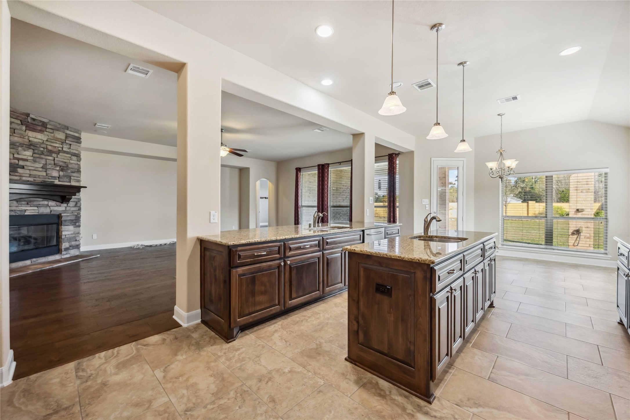 25034 Jennifer Heights Court Property Photo 13