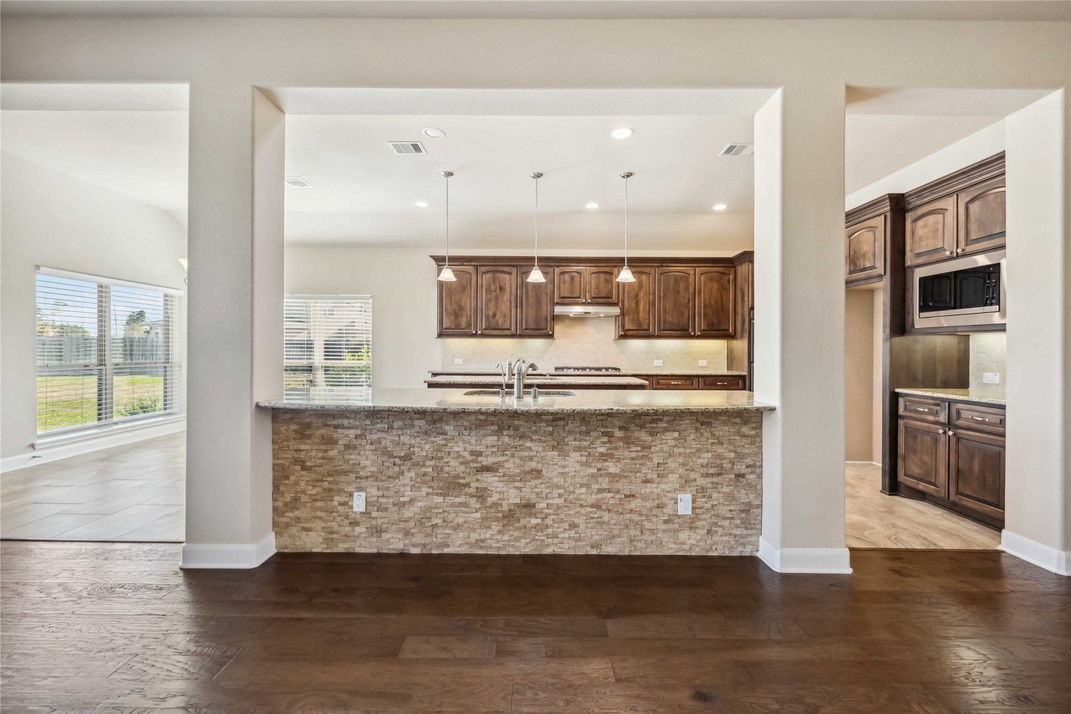 25034 Jennifer Heights Court Property Photo 14
