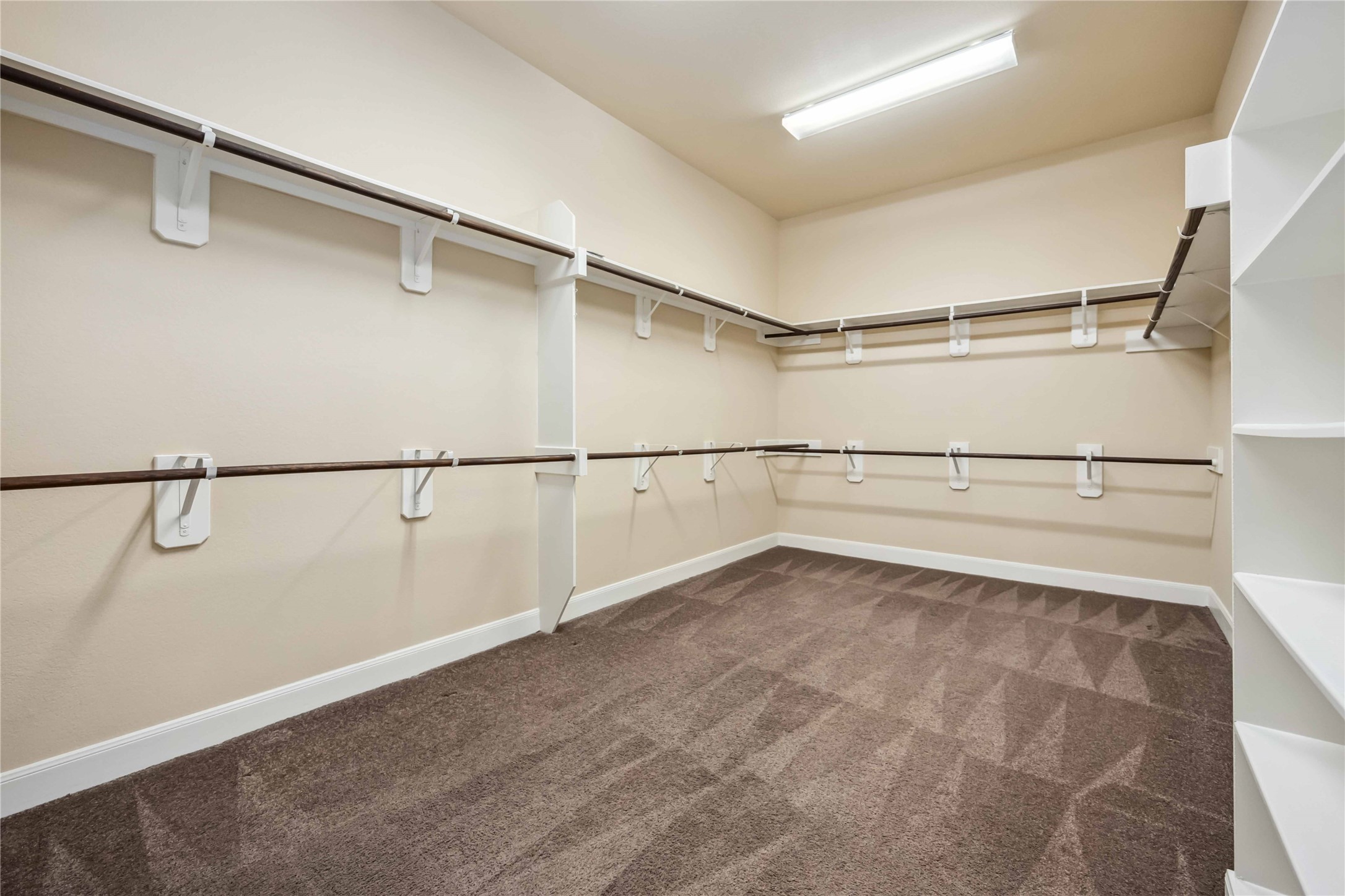 25034 Jennifer Heights Court Property Photo 21