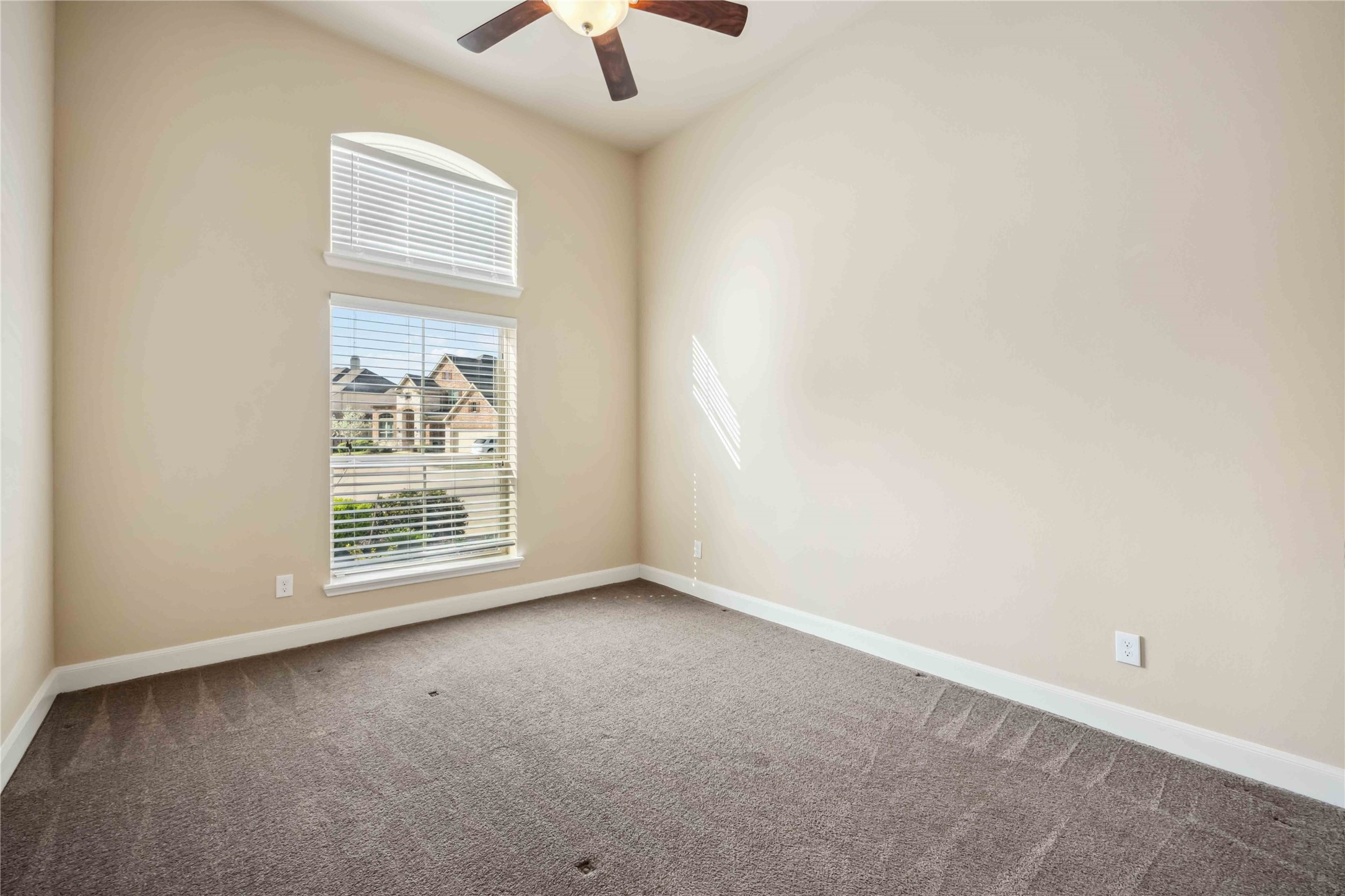 25034 Jennifer Heights Court Property Photo 24