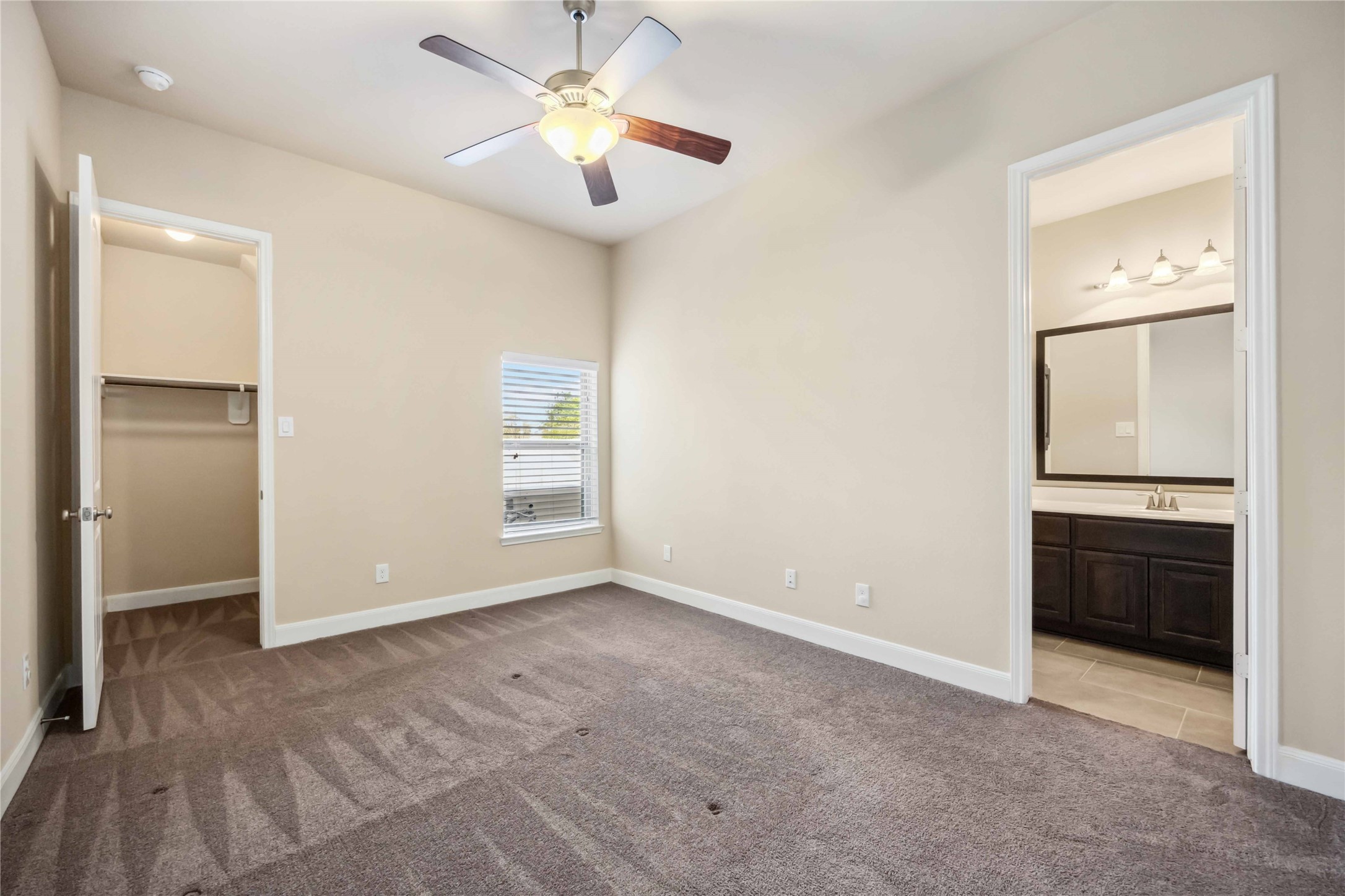 25034 Jennifer Heights Court Property Photo 30