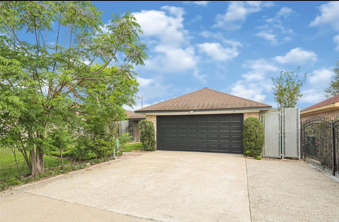 9208 Carousel Lane Property Photo 2