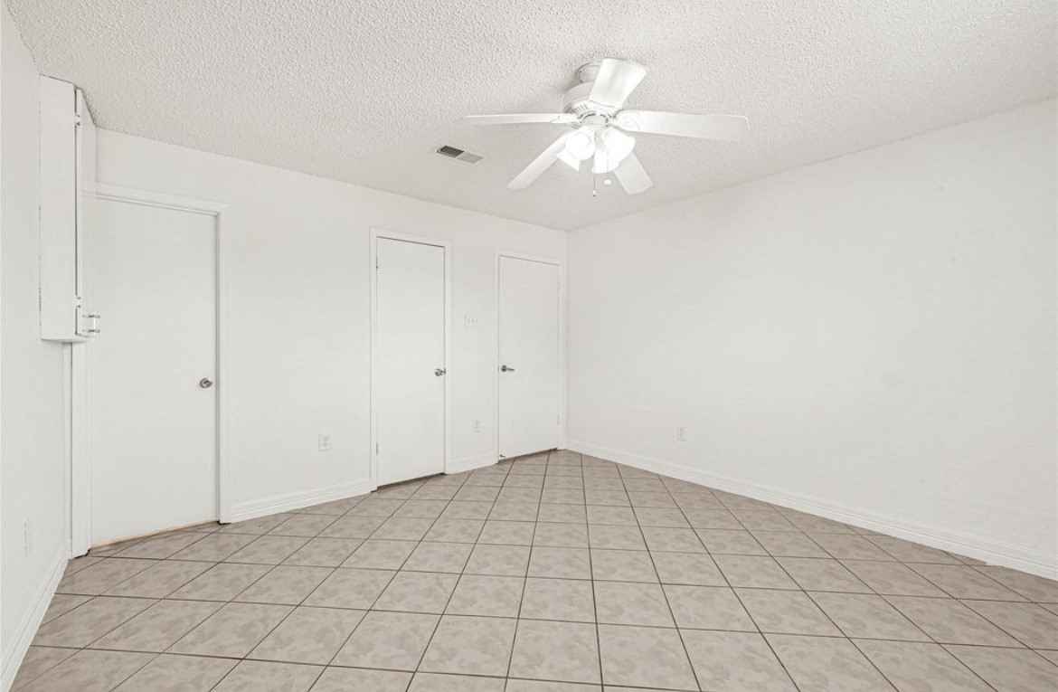 9208 Carousel Lane Property Photo 5