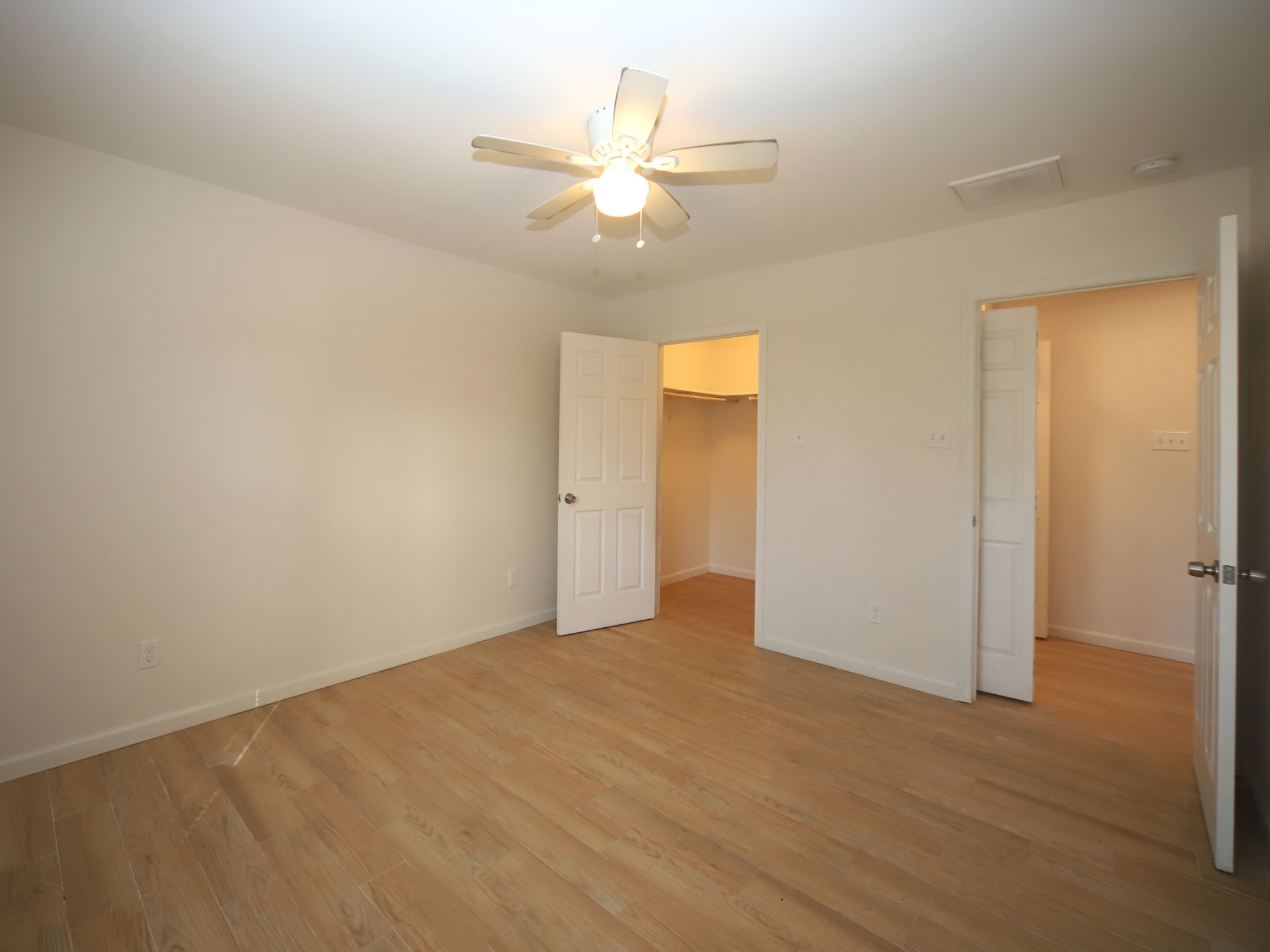 6709 Greenhurst Street B Property Photo 6