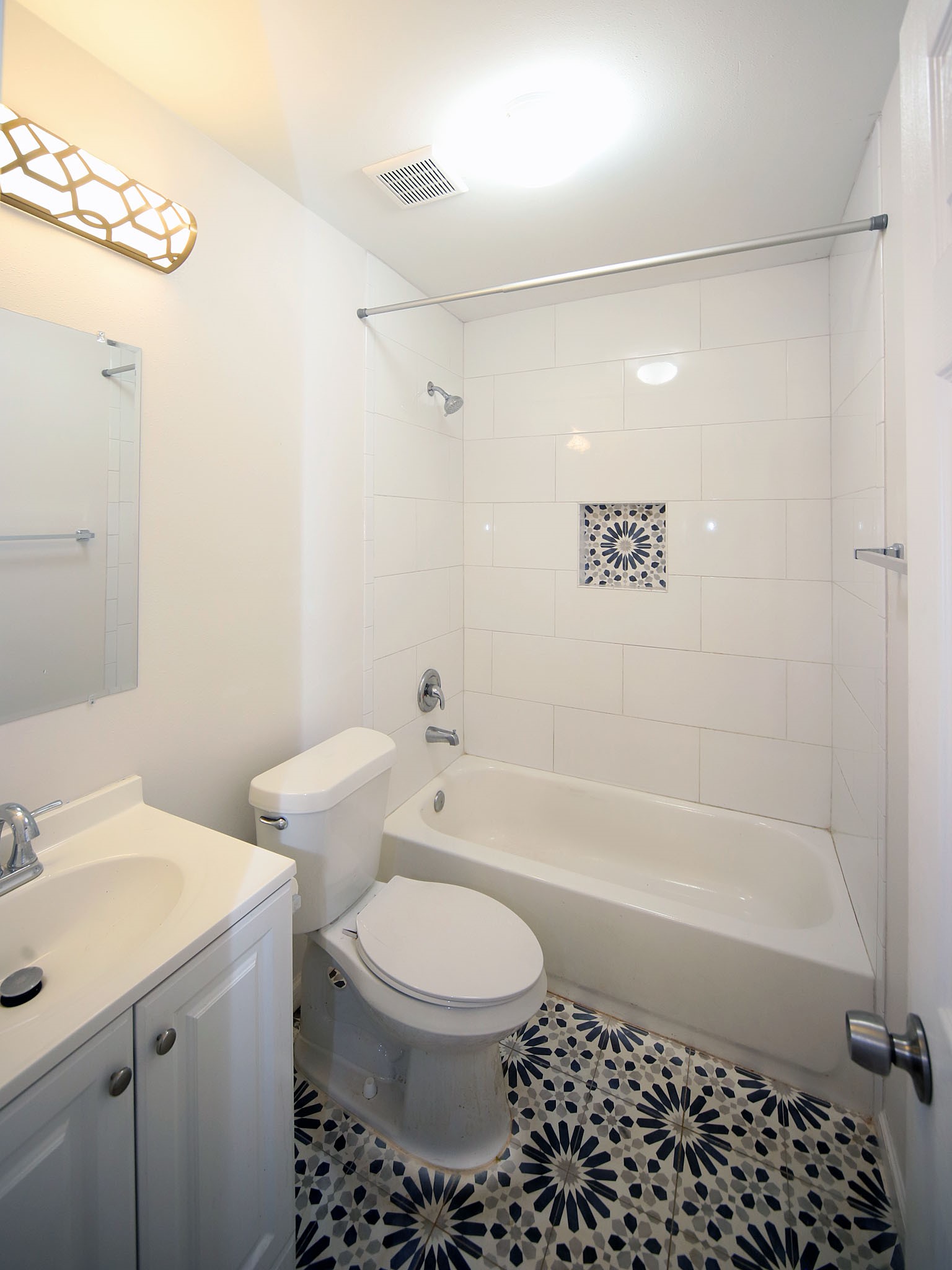 6709 Greenhurst Street B Property Photo 7