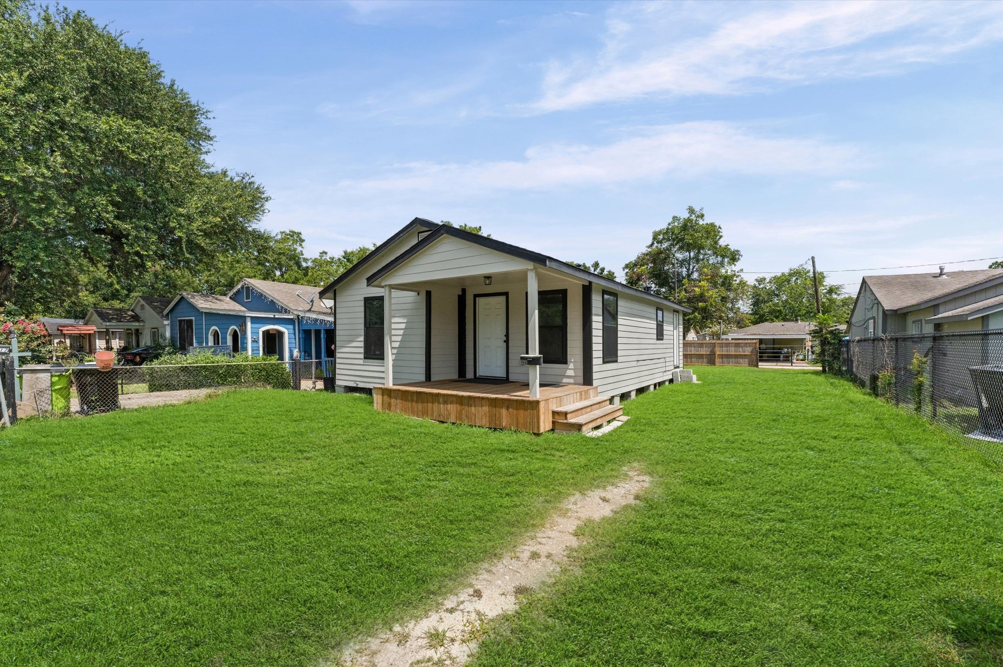 1219 Walnut Avenue Property Photo 1