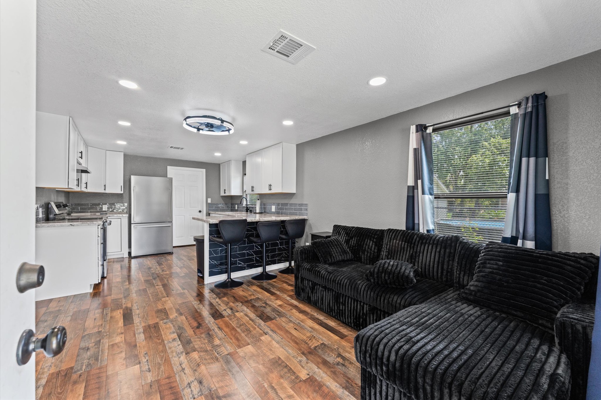 1219 Walnut Avenue Property Photo 4