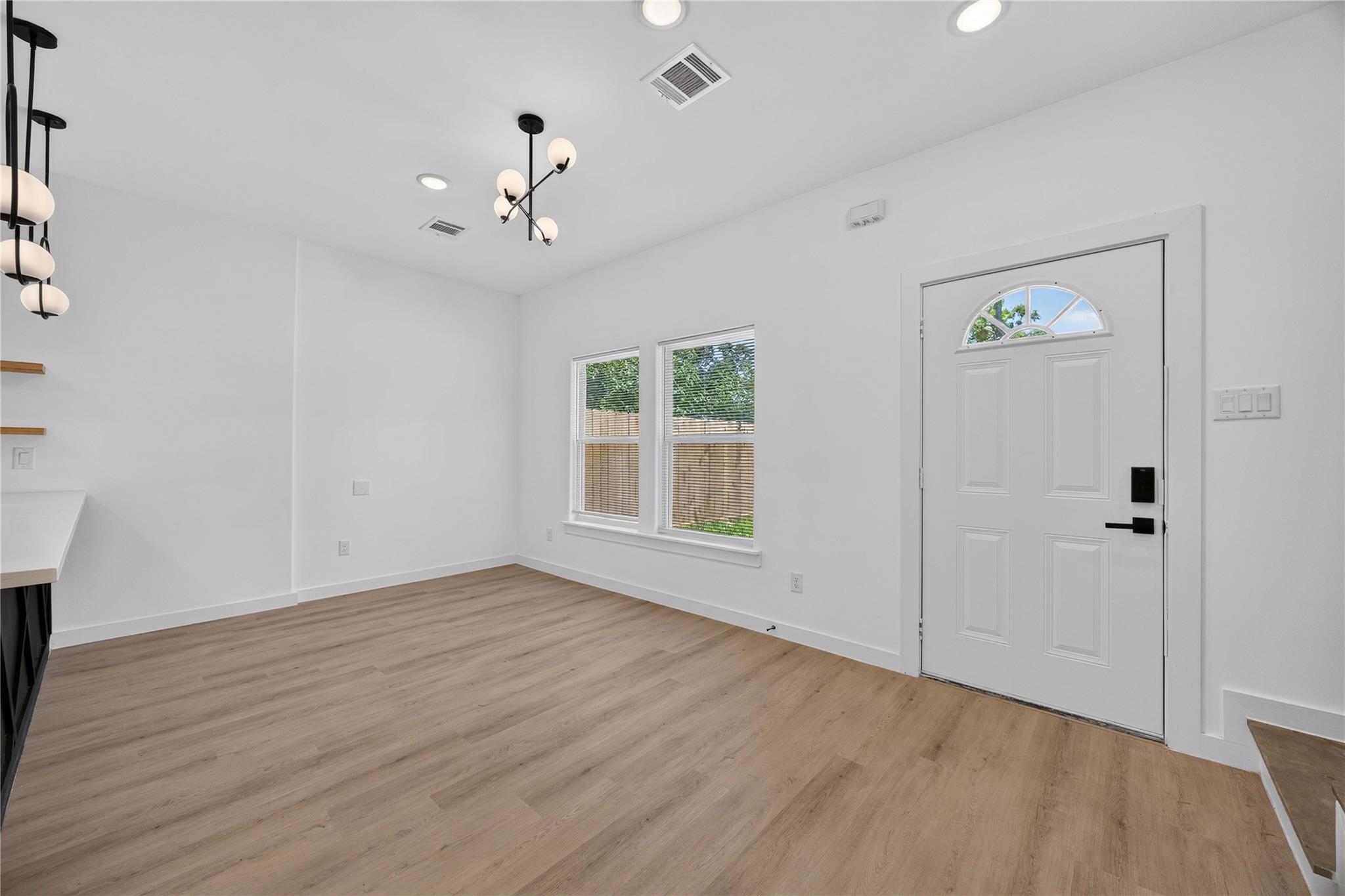 8210 Sterlingshire Street, Houston Tx 77078 Property Photo 2