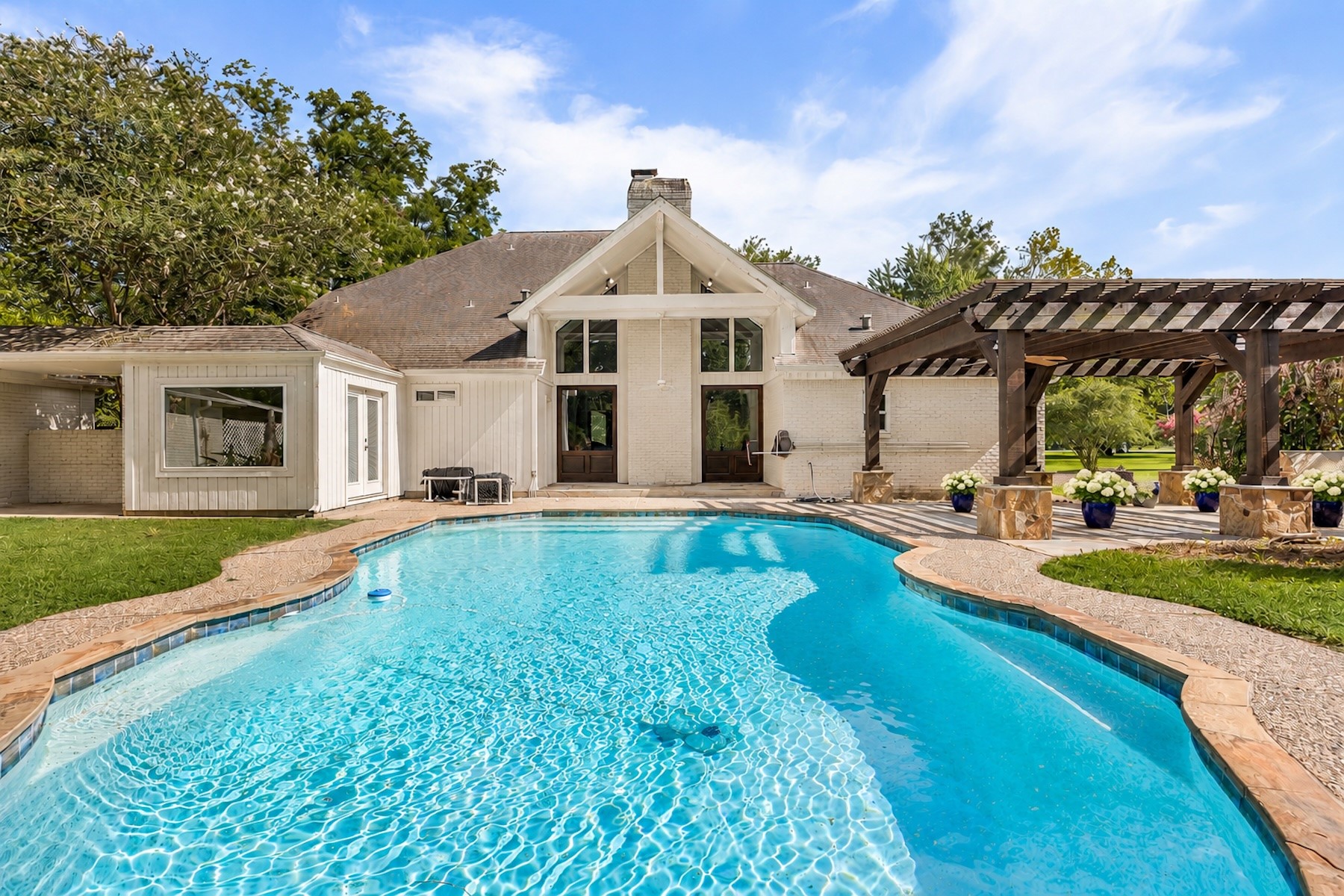 215 Caleta Circle Property Photo 4