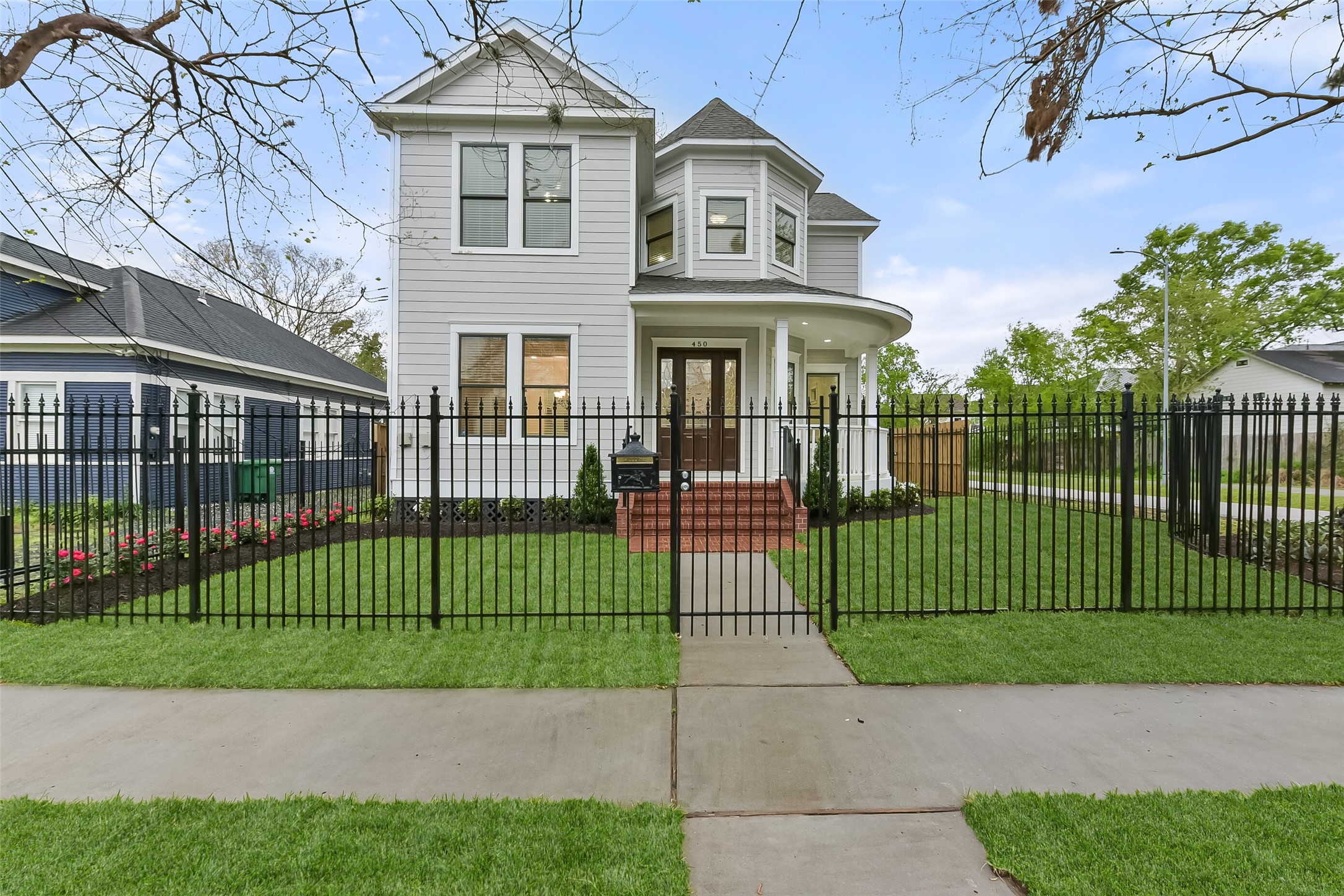 450 W 16th Street Property Photo