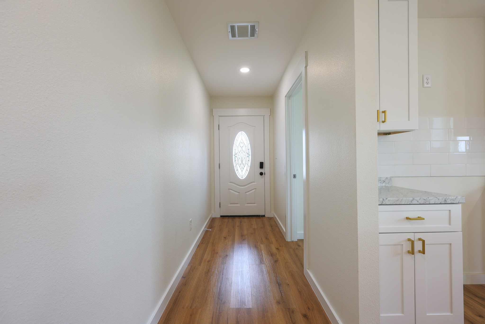 228 5914-10 Property Photo 4