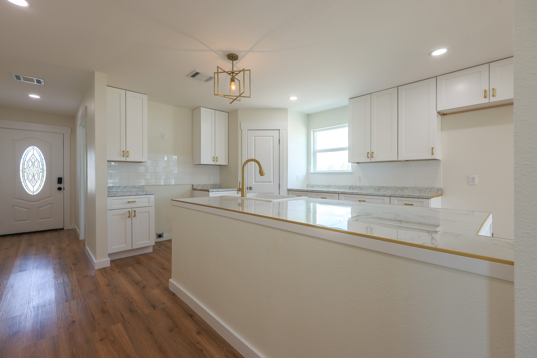 228 5914-10 Property Photo 7