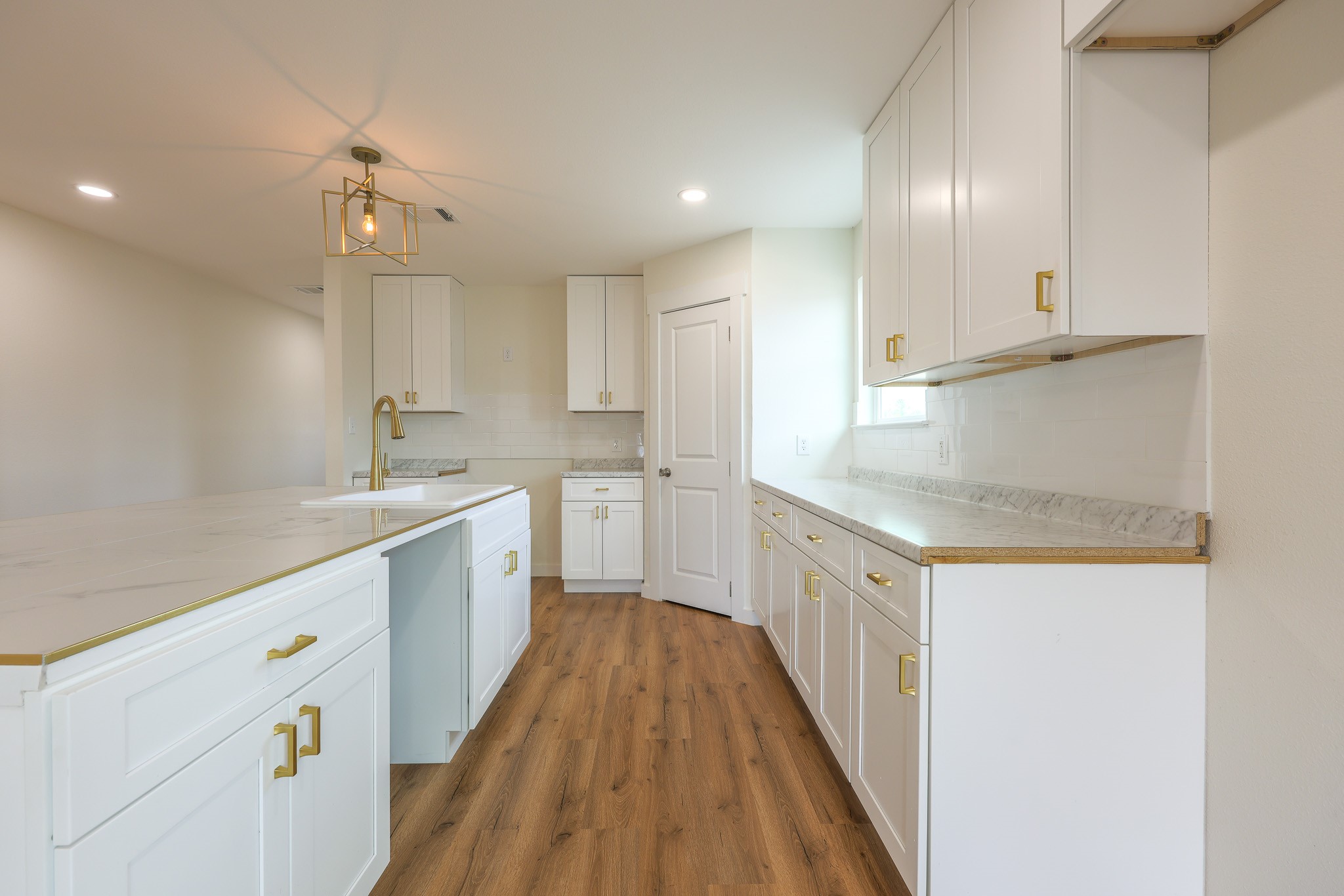 228 5914-10 Property Photo 10