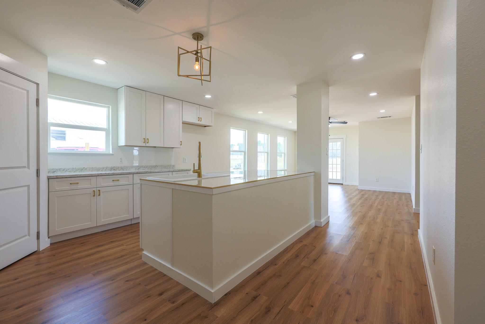 228 5914-10 Property Photo 13