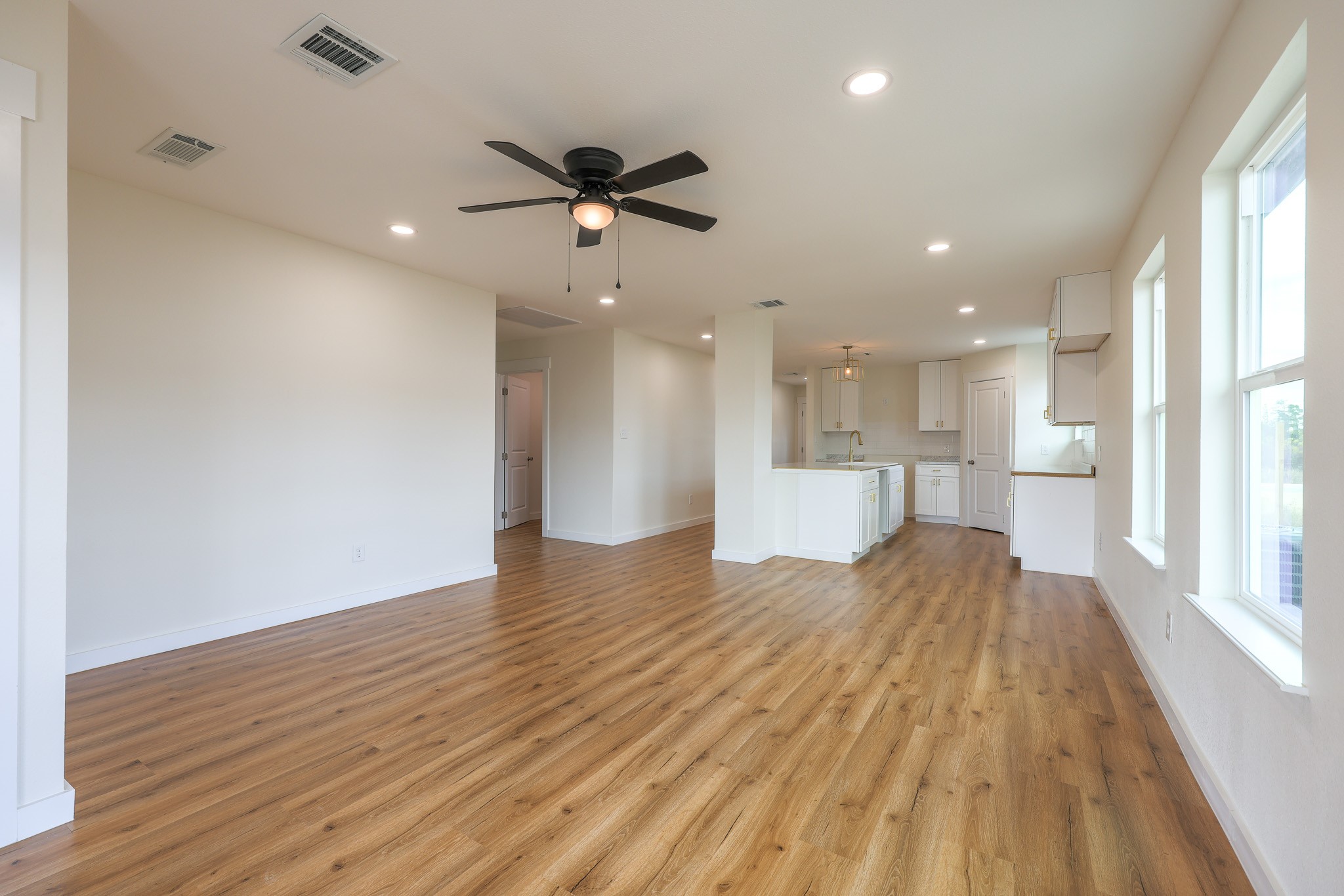 228 5914-10 Property Photo 16